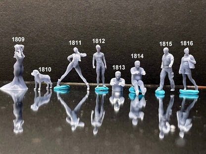 1:64 Miniature Human Figures - Resin / unpainted - great for Dioramas / Hot Wheels - Made in the USA LOT 328 - Miniature 1.10"