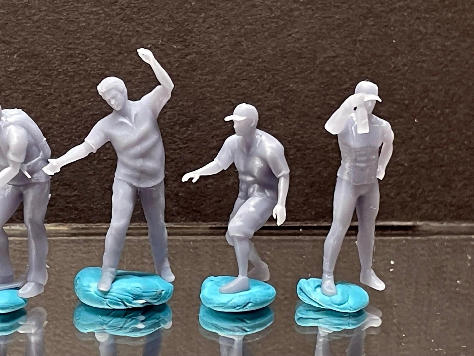 1:64 Miniature Human Figures - Resin / unpainted - great for Dioramas / Hot Wheels - Made in the USA LOT 330 - Miniature 1.10"