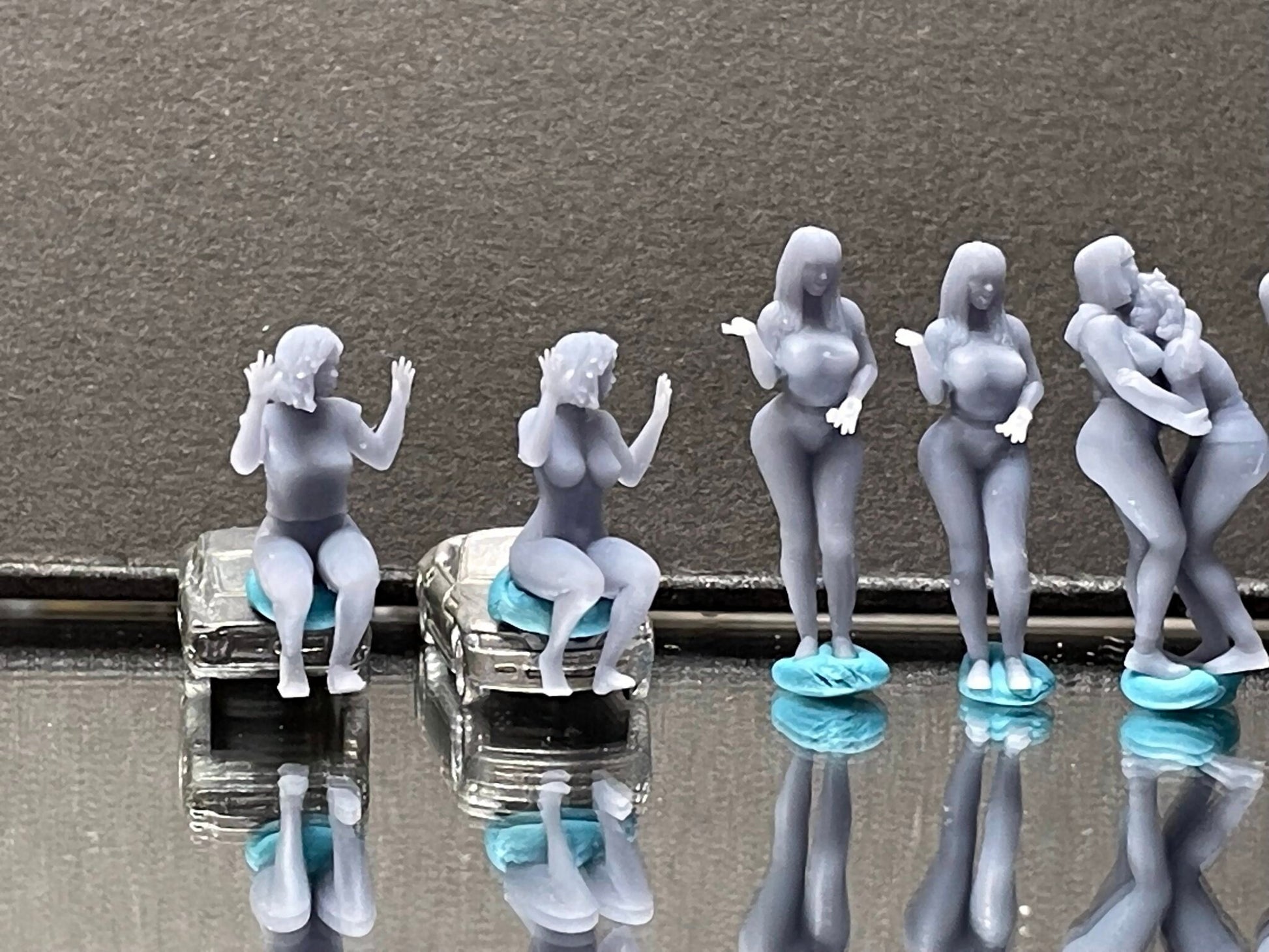 1:64 Miniature Human Figures - Resin / unpainted - great for Dioramas / Hot Wheels - Made in the USA LOT 500 - Miniature 1.10"
