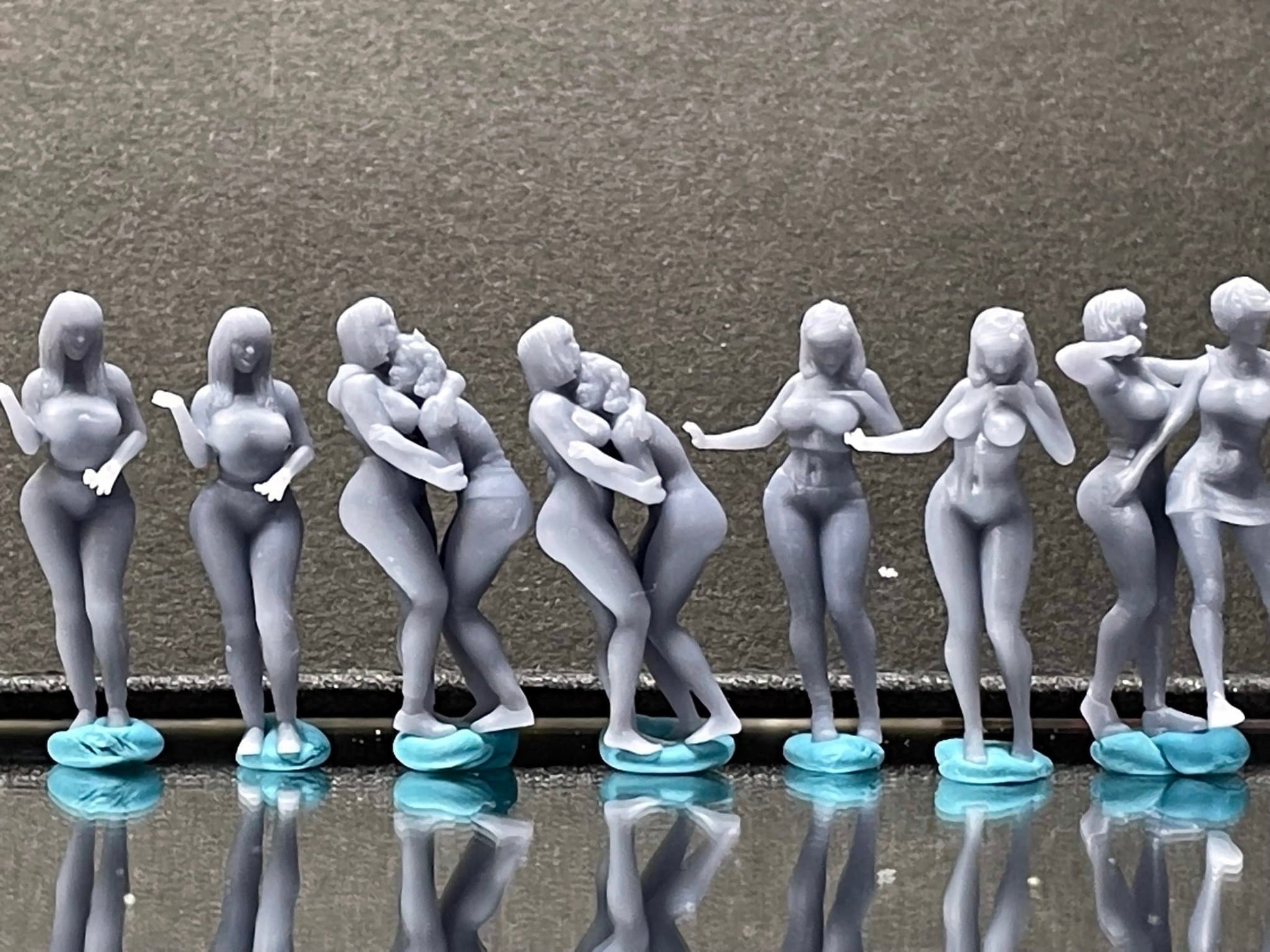 1:64 Miniature Human Figures - Resin / unpainted - great for Dioramas / Hot Wheels - Made in the USA LOT 500 - Miniature 1.10"