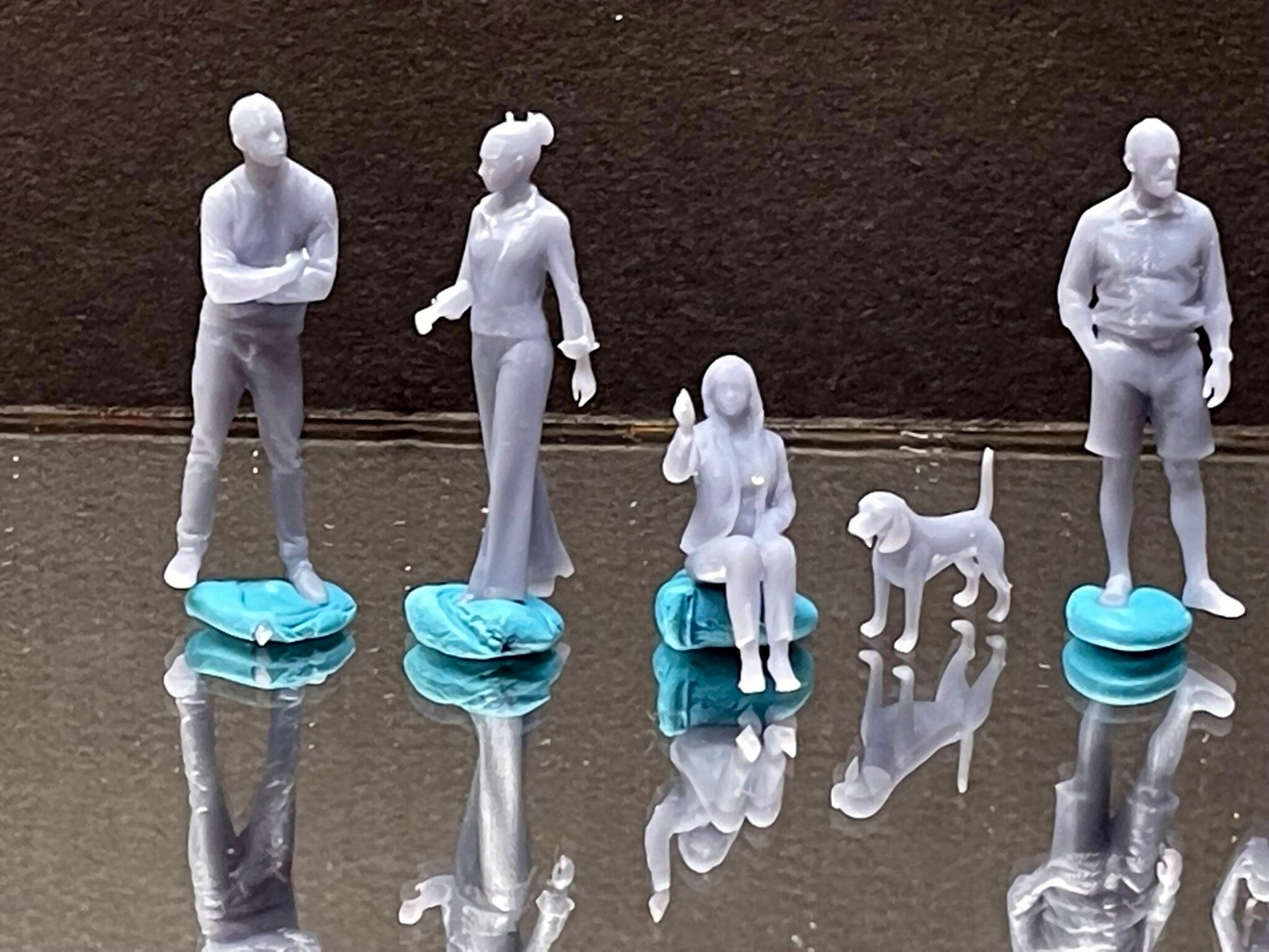 1:64 Miniature Human Figures - Resin / unpainted - great for Dioramas / Hot Wheels - Made in the USA LOT 329 - Miniature 1.10"