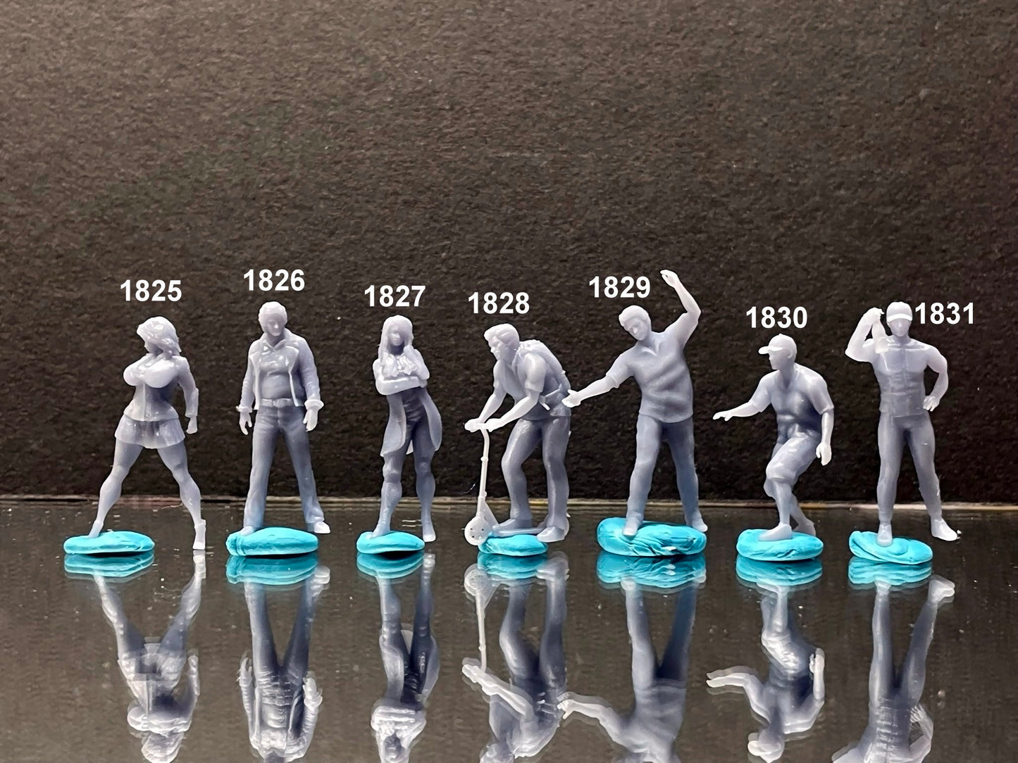 1:64 Miniature Human Figures - Resin / unpainted - great for Dioramas / Hot Wheels - Made in the USA LOT 330 - Miniature 1.10"