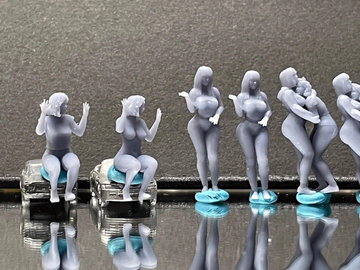 1:64 Miniature Human Figures - Resin / unpainted - great for Dioramas / Hot Wheels - Made in the USA LOT 500 - Miniature 1.10"