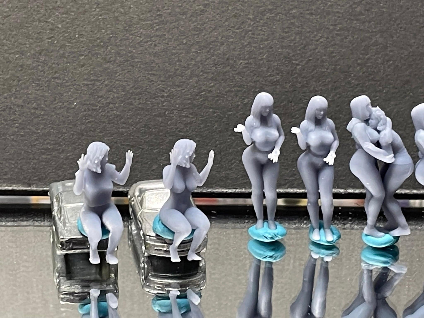 1:64 Miniature Human Figures - Resin / unpainted - great for Dioramas / Hot Wheels - Made in the USA LOT 500 - Miniature 1.10"