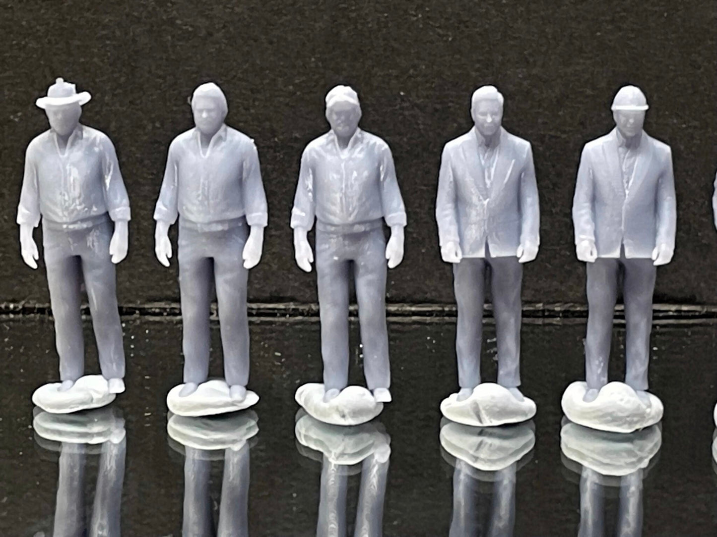 1:64 Miniature Human Figures - Resin / unpainted - great for Dioramas / Hot Wheels - Made in the USA LOT 504 - Miniature 1.10"