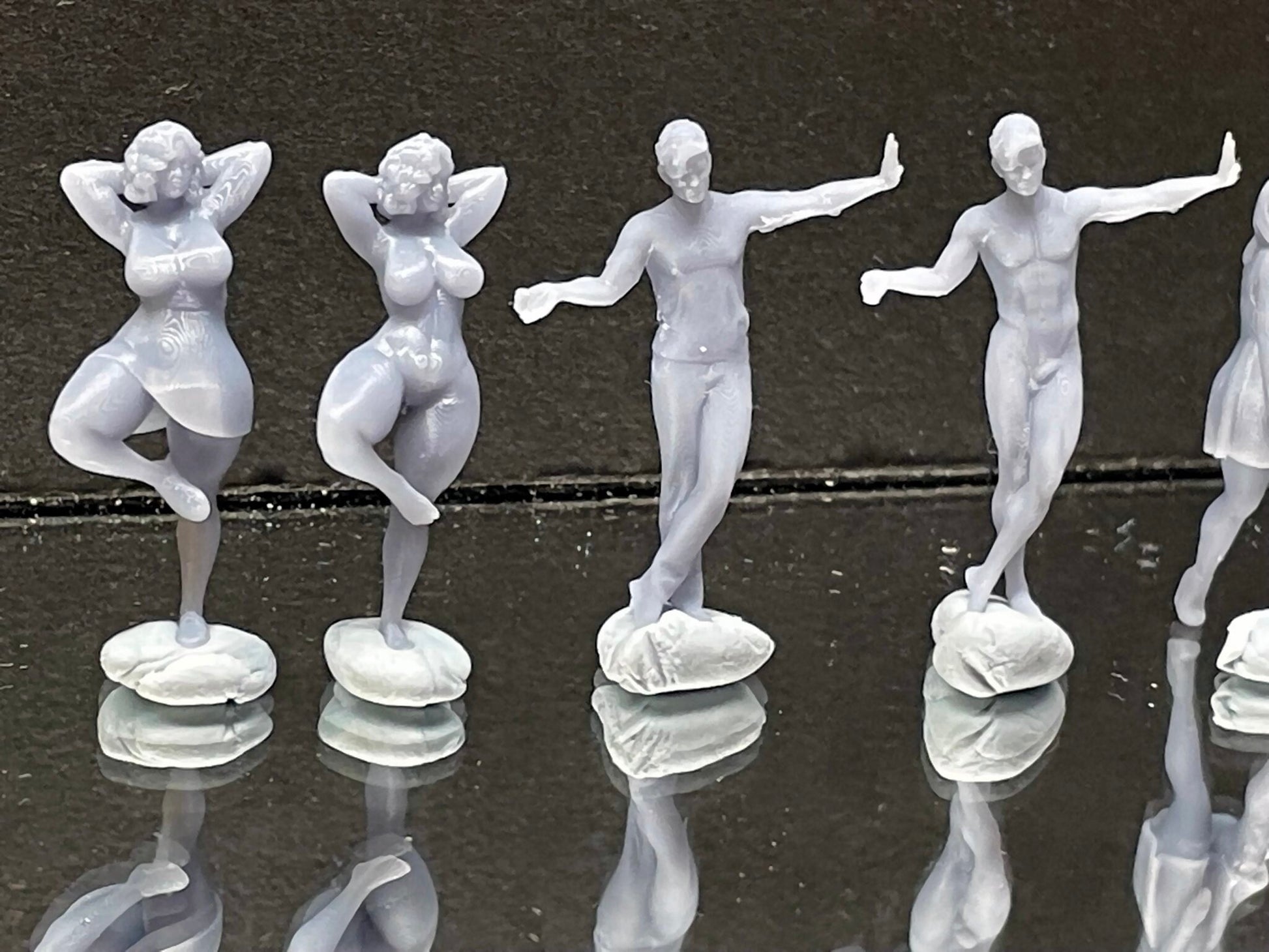 1:64 Miniature Human Figures - Resin / unpainted - great for Dioramas / Hot Wheels - Made in the USA LOT 503 - Miniature 1.10"