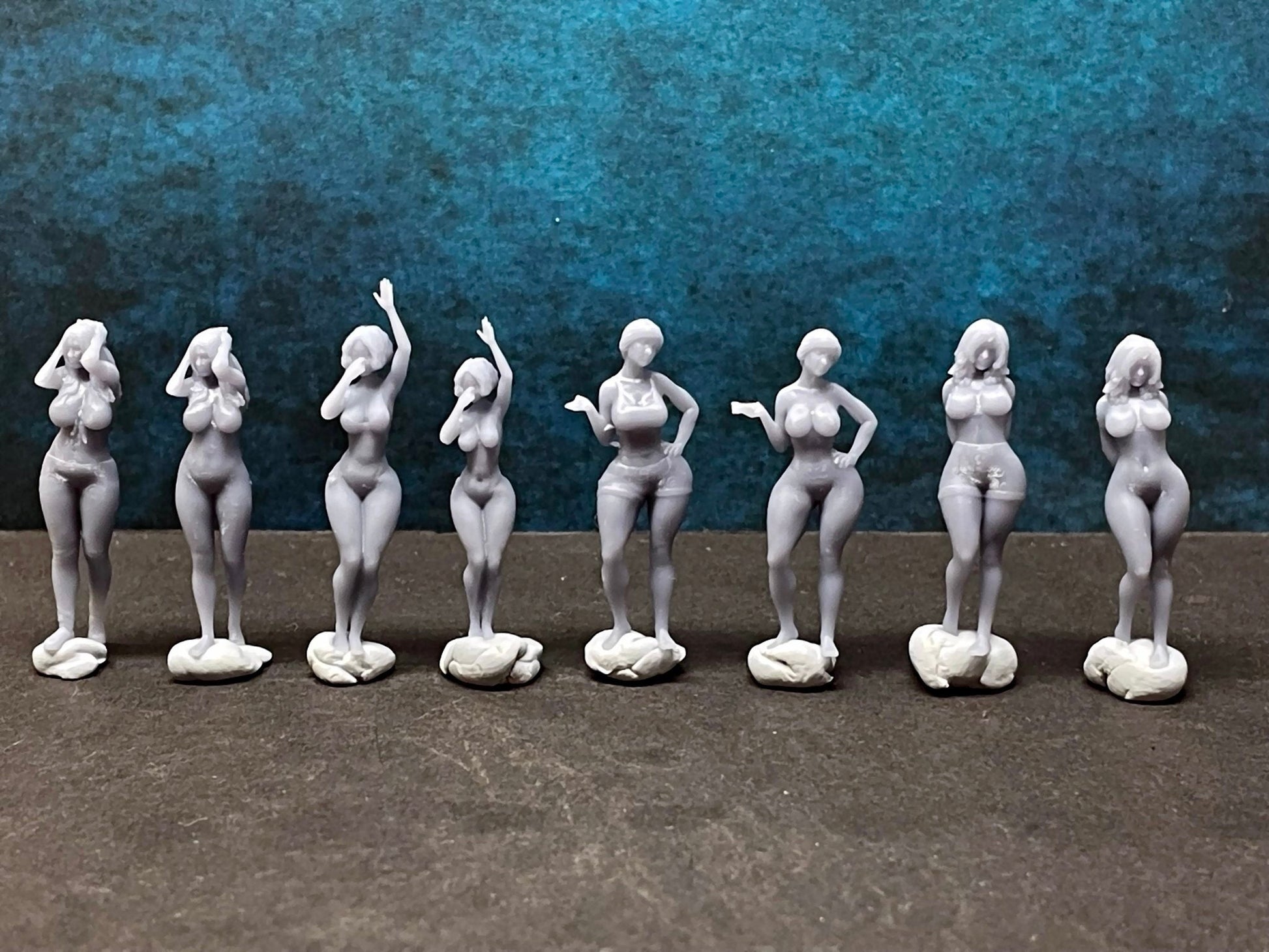 1:64 Miniature Human Figures - Resin / unpainted - great for Dioramas / Hot Wheels - Made in the USA LOT 505 - Miniature 1.10"