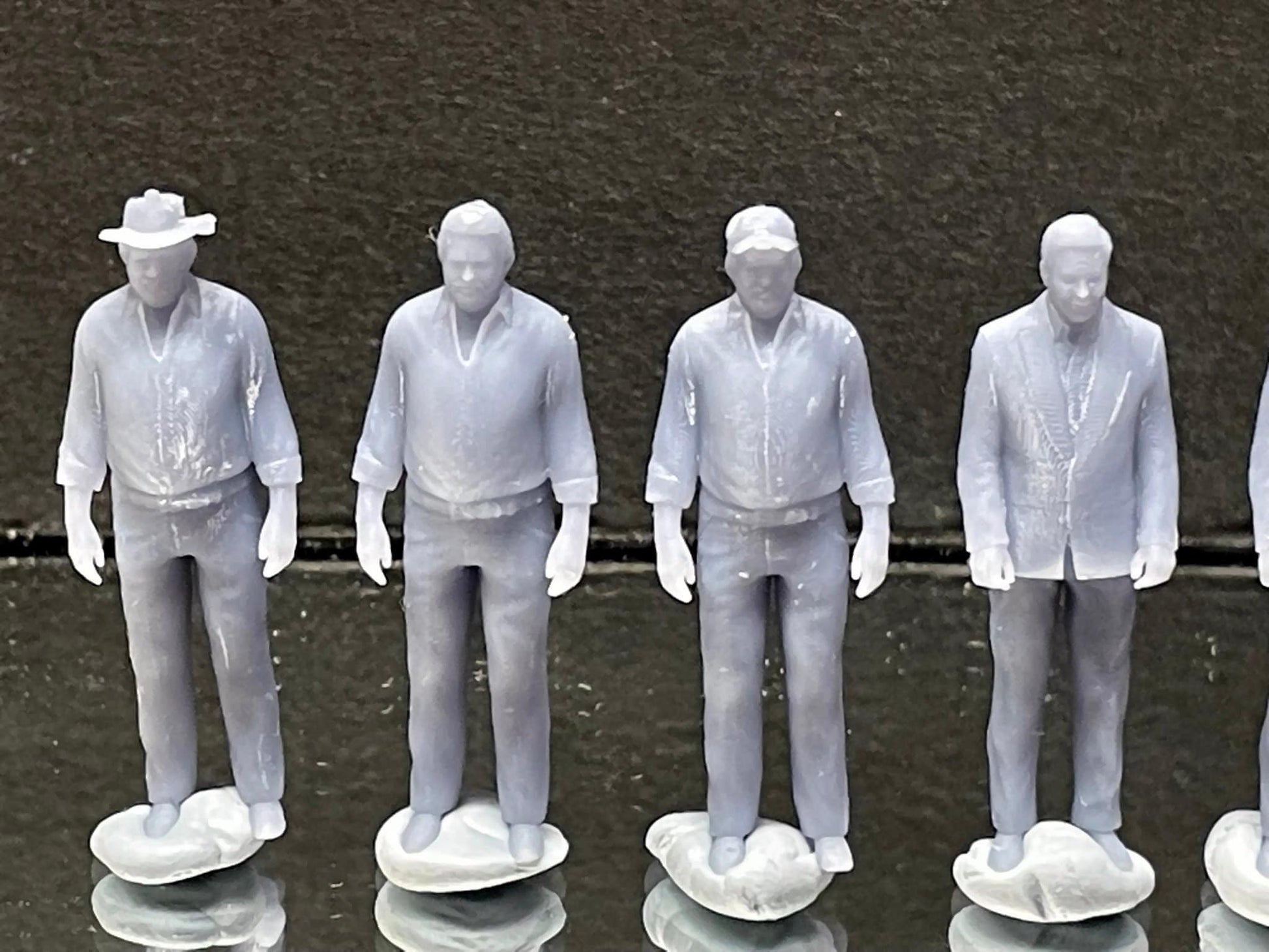 1:64 Miniature Human Figures - Resin / unpainted - great for Dioramas / Hot Wheels - Made in the USA LOT 504 - Miniature 1.10"