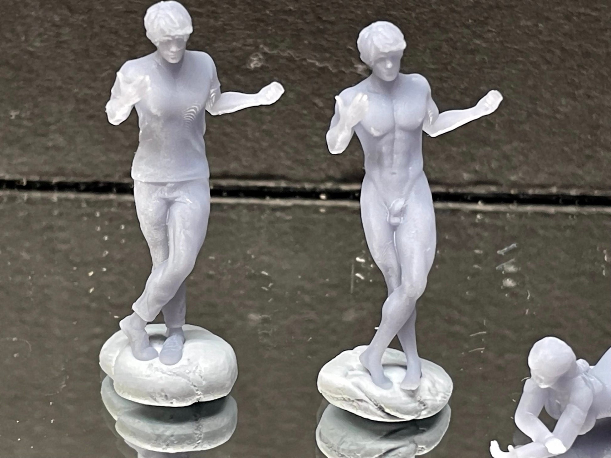 1:64 Miniature Human Figures - Resin / unpainted - great for Dioramas / Hot Wheels - Made in the USA LOT 502 - Miniature 1.10"