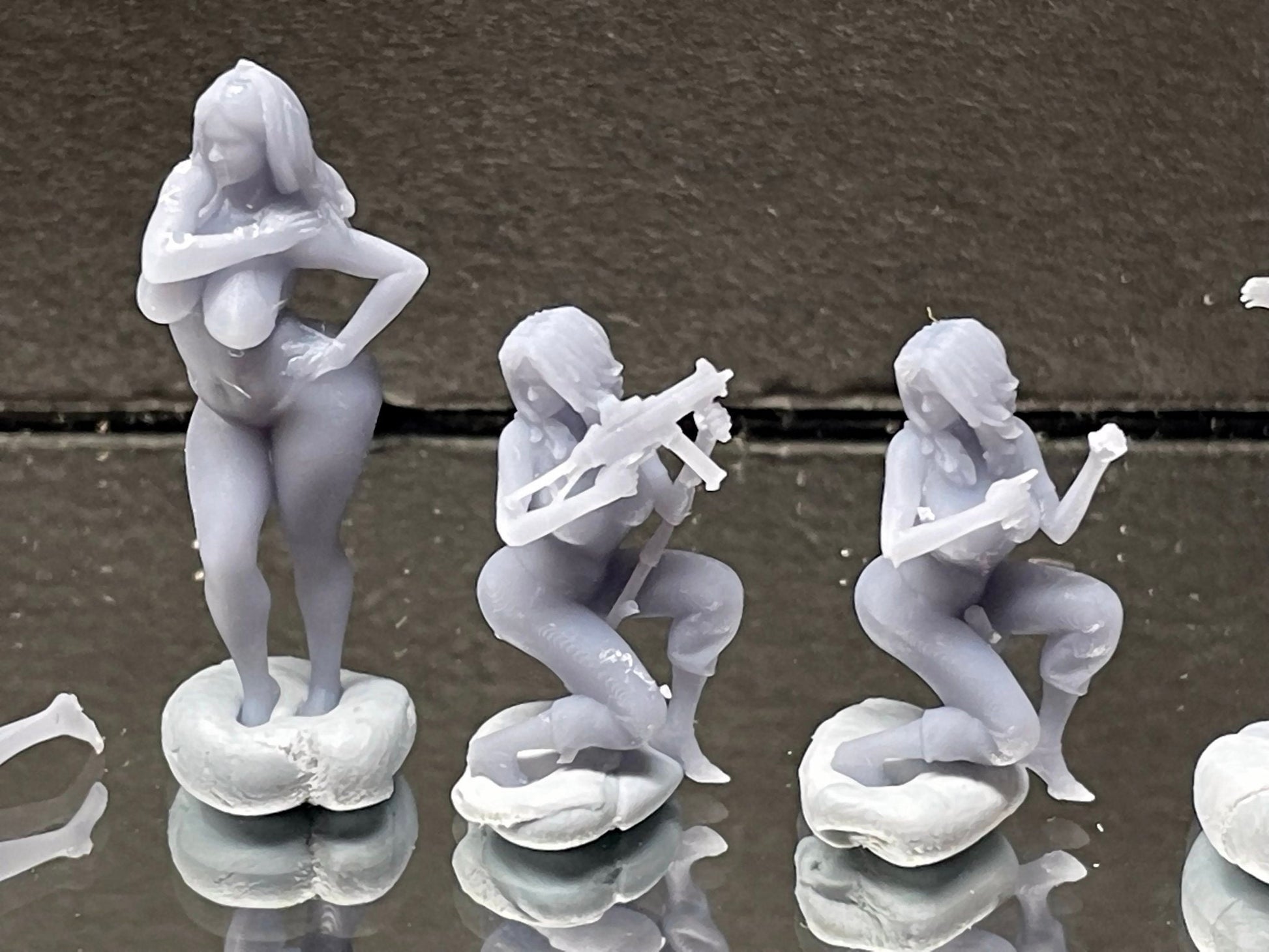 1:64 Miniature Human Figures - Resin / unpainted - great for Dioramas / Hot Wheels - Made in the USA LOT 502 - Miniature 1.10"
