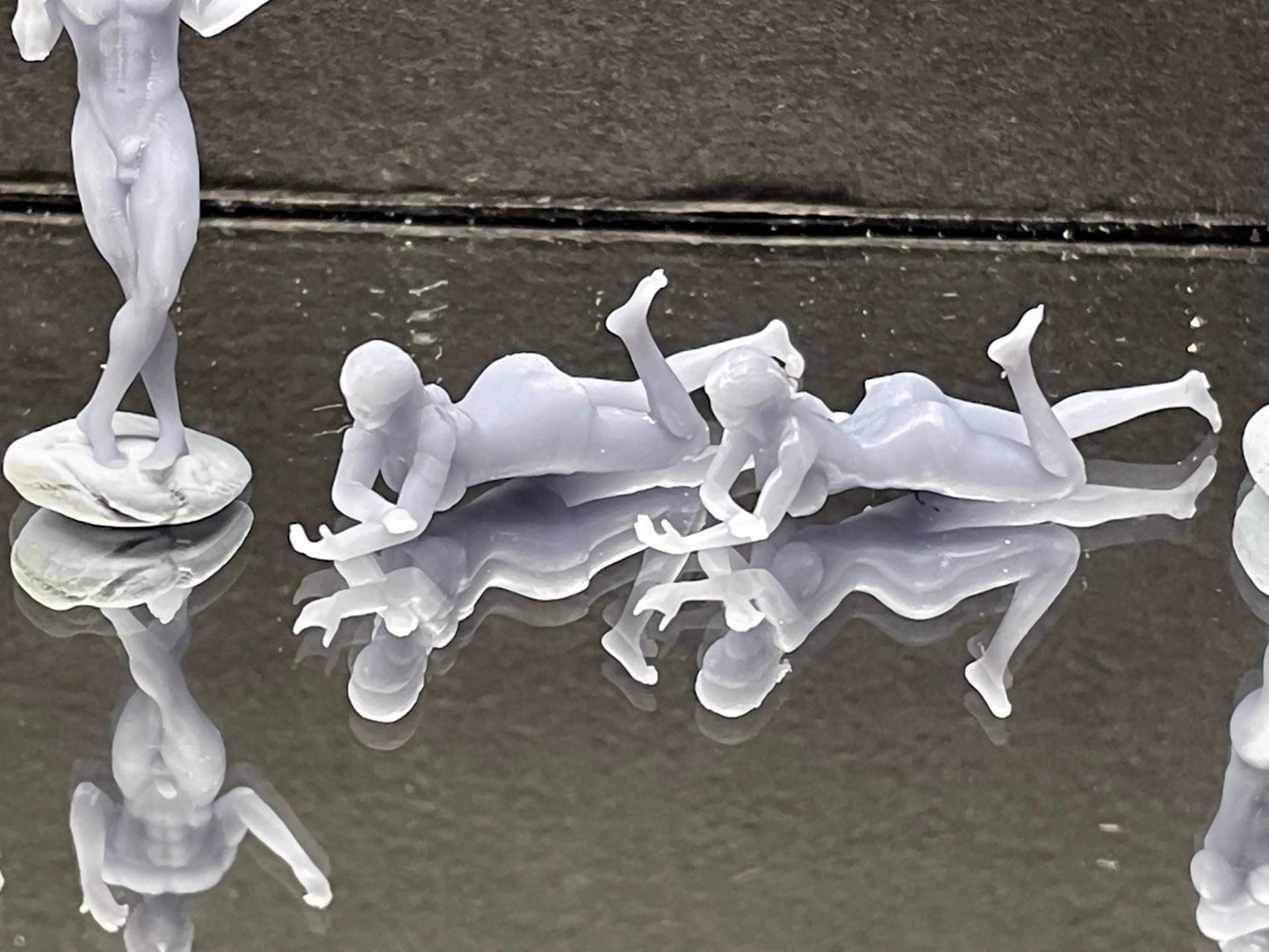1:64 Miniature Human Figures - Resin / unpainted - great for Dioramas / Hot Wheels - Made in the USA LOT 502 - Miniature 1.10"