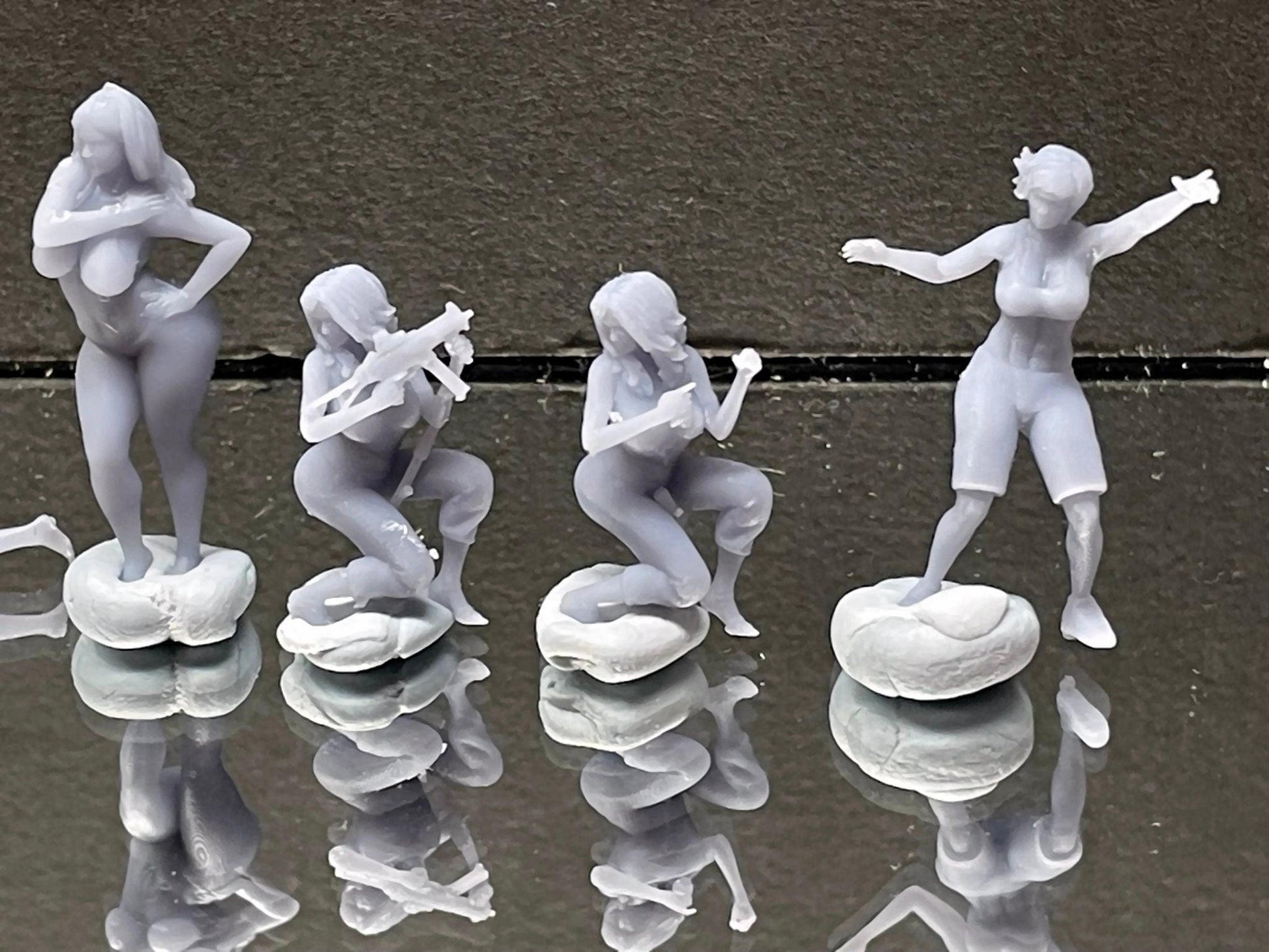 1:64 Miniature Human Figures - Resin / unpainted - great for Dioramas / Hot Wheels - Made in the USA LOT 502 - Miniature 1.10"