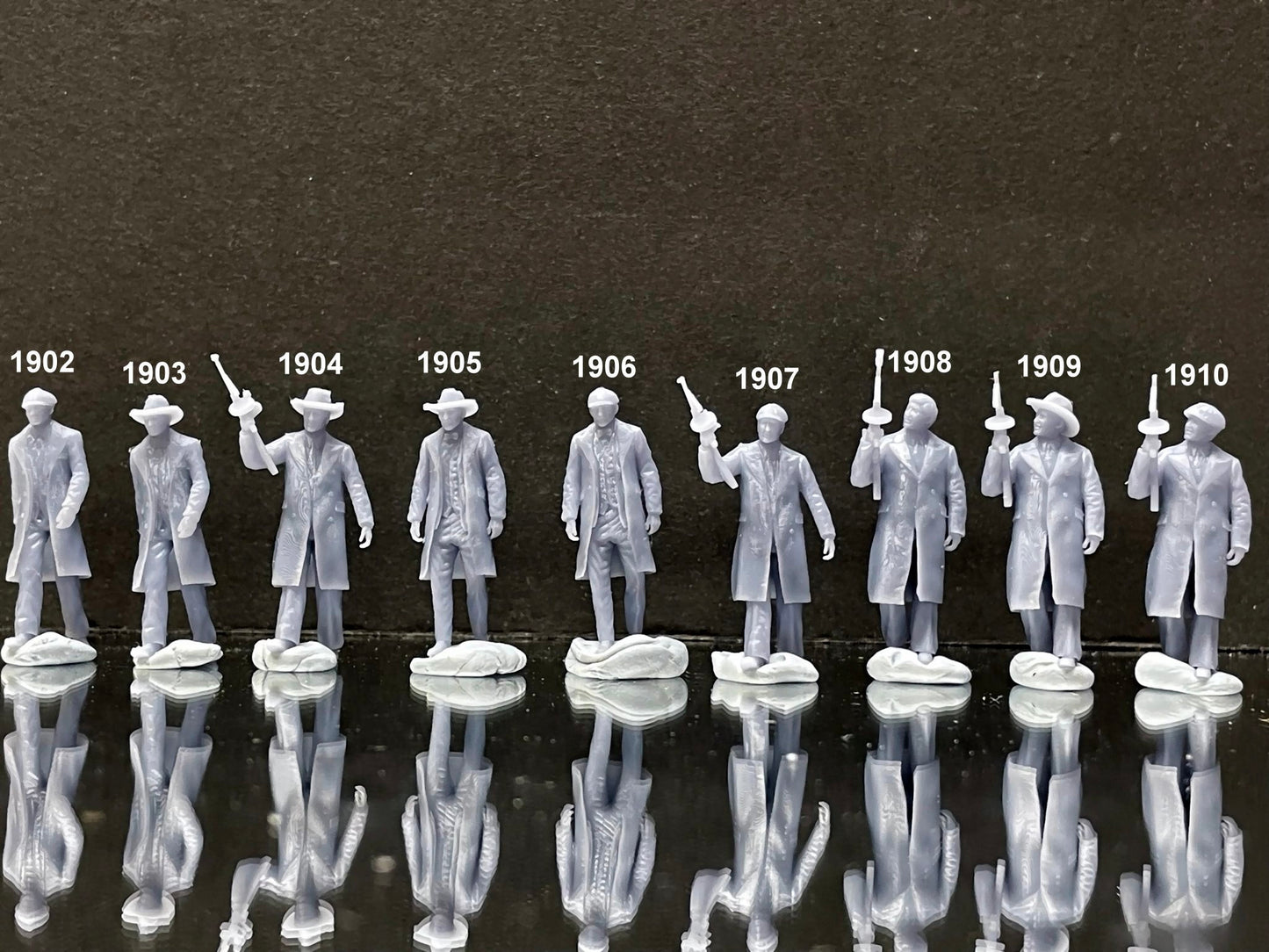 1:64 Miniature Human Figures - Resin / unpainted - great for Dioramas / Hot Wheels - Made in the USA LOT 509 - Miniature 1.10"