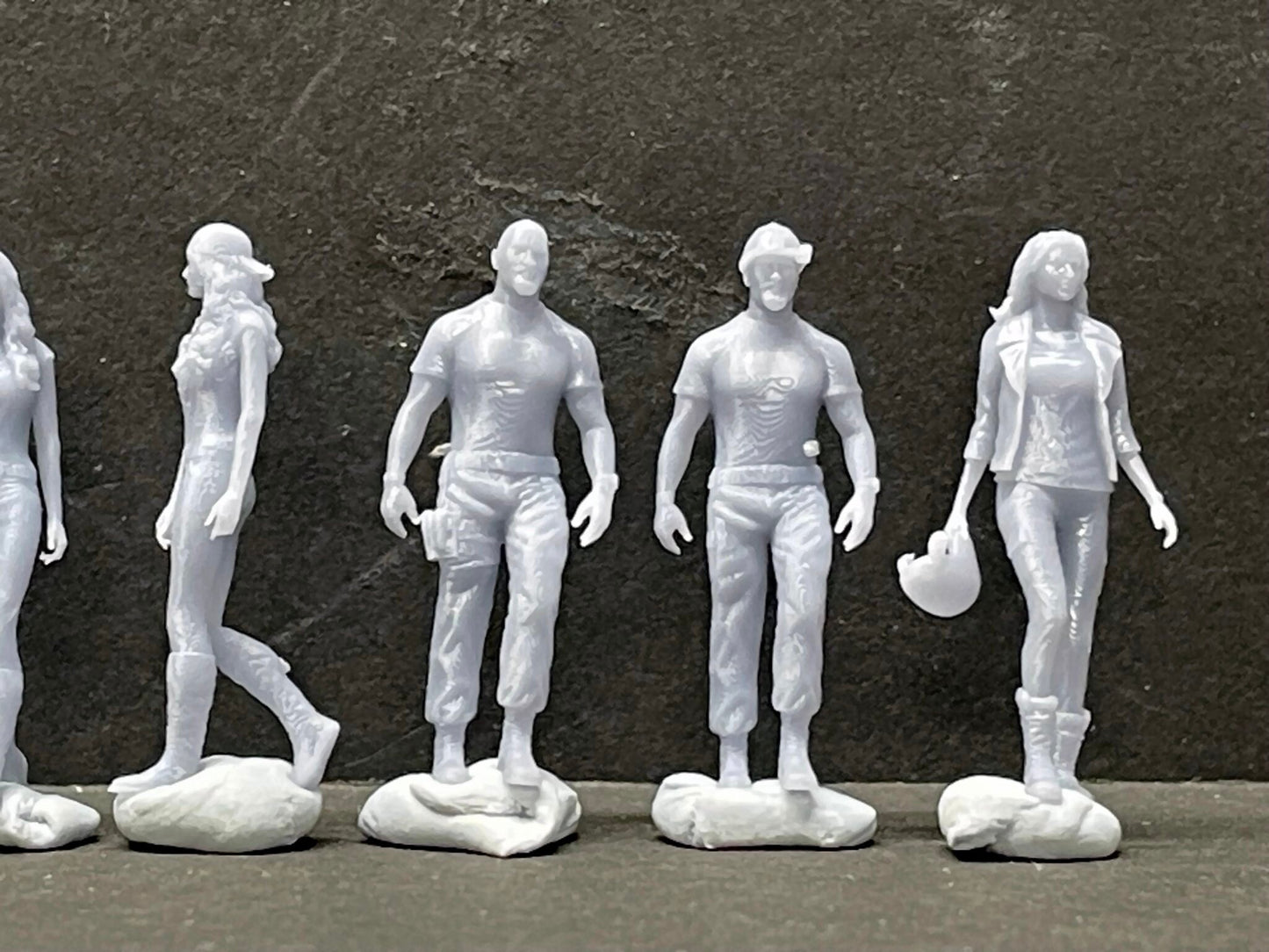 1:64 Miniature Human Figures - Resin / unpainted - great for Dioramas / Hot Wheels - Made in the USA Fast & Furious - Miniature 1.10"