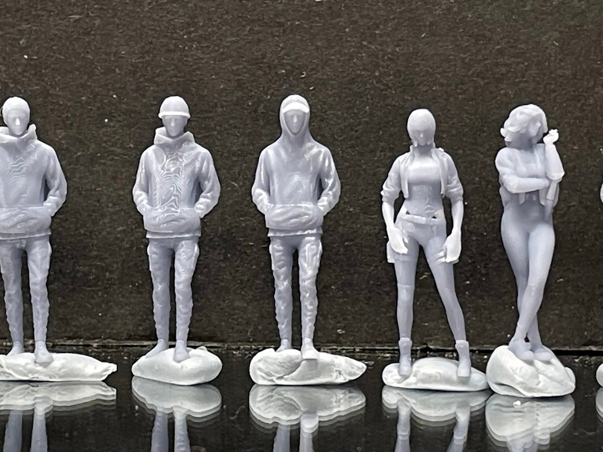 1:64 Miniature Human Figures - Resin / unpainted - great for Dioramas / Hot Wheels - Made in the USA LOT 404 - Miniature 1.10"