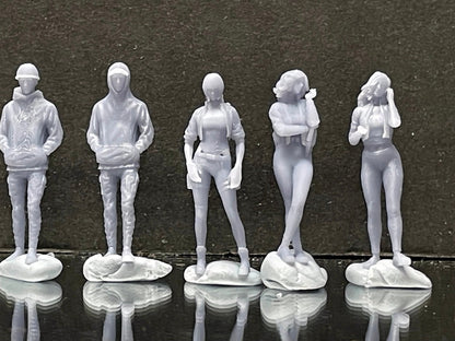 1:64 Miniature Human Figures - Resin / unpainted - great for Dioramas / Hot Wheels - Made in the USA LOT 404 - Miniature 1.10"