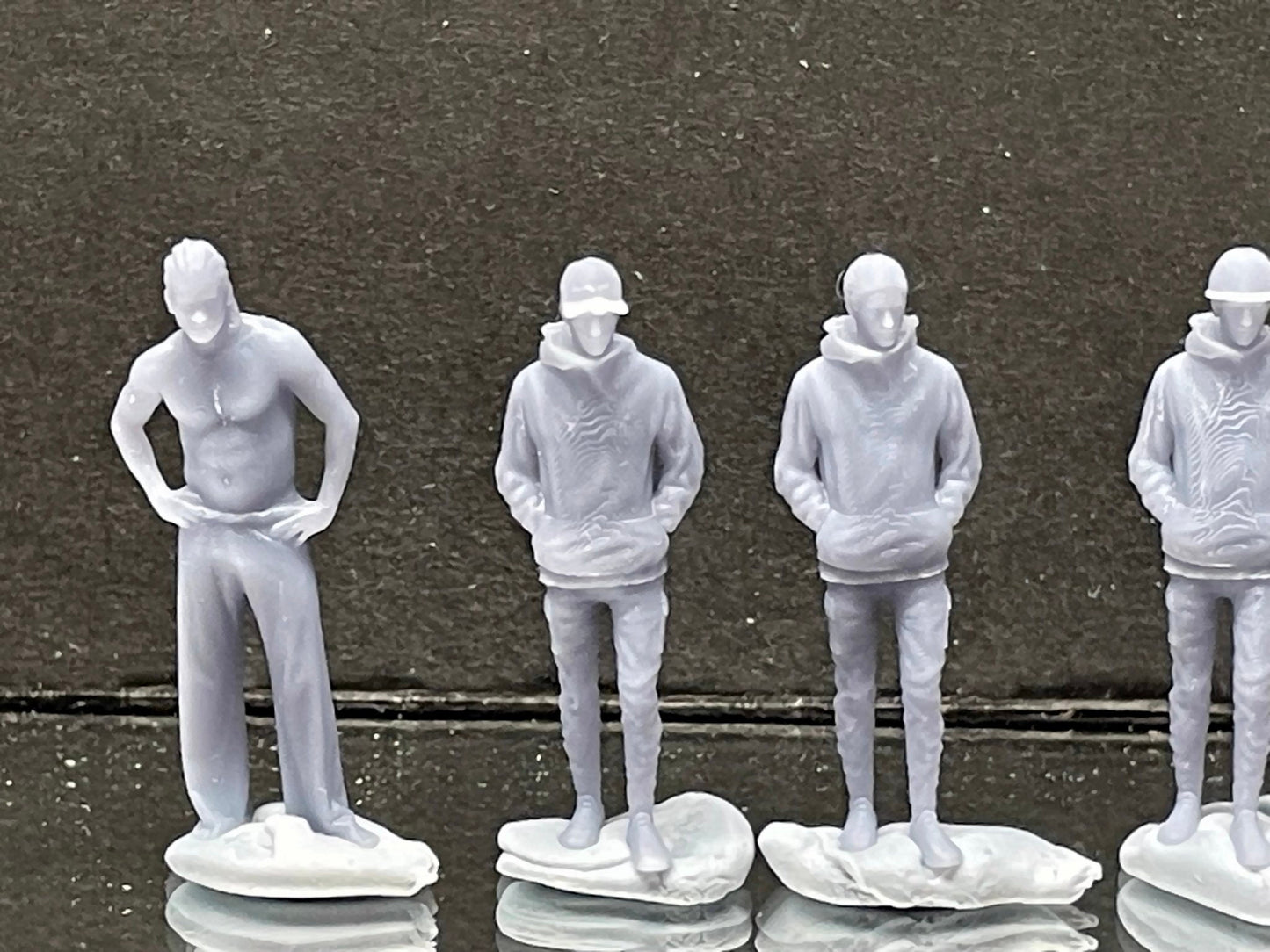 1:64 Miniature Human Figures - Resin / unpainted - great for Dioramas / Hot Wheels - Made in the USA LOT 404 - Miniature 1.10"