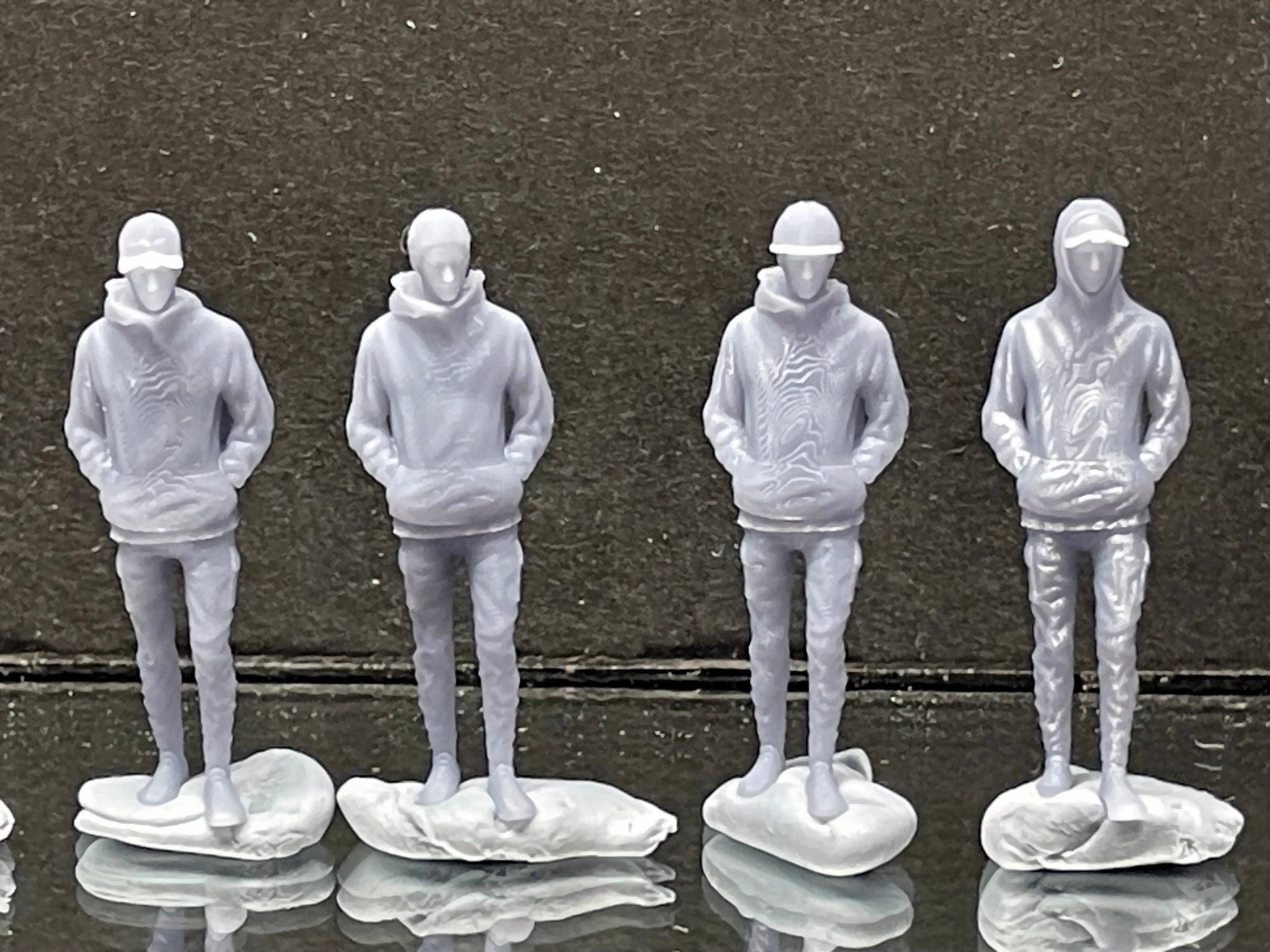 1:64 Miniature Human Figures - Resin / unpainted - great for Dioramas / Hot Wheels - Made in the USA LOT 404 - Miniature 1.10"