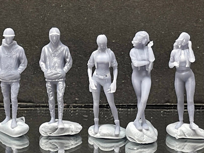 1:64 Miniature Human Figures - Resin / unpainted - great for Dioramas / Hot Wheels - Made in the USA LOT 404 - Miniature 1.10"