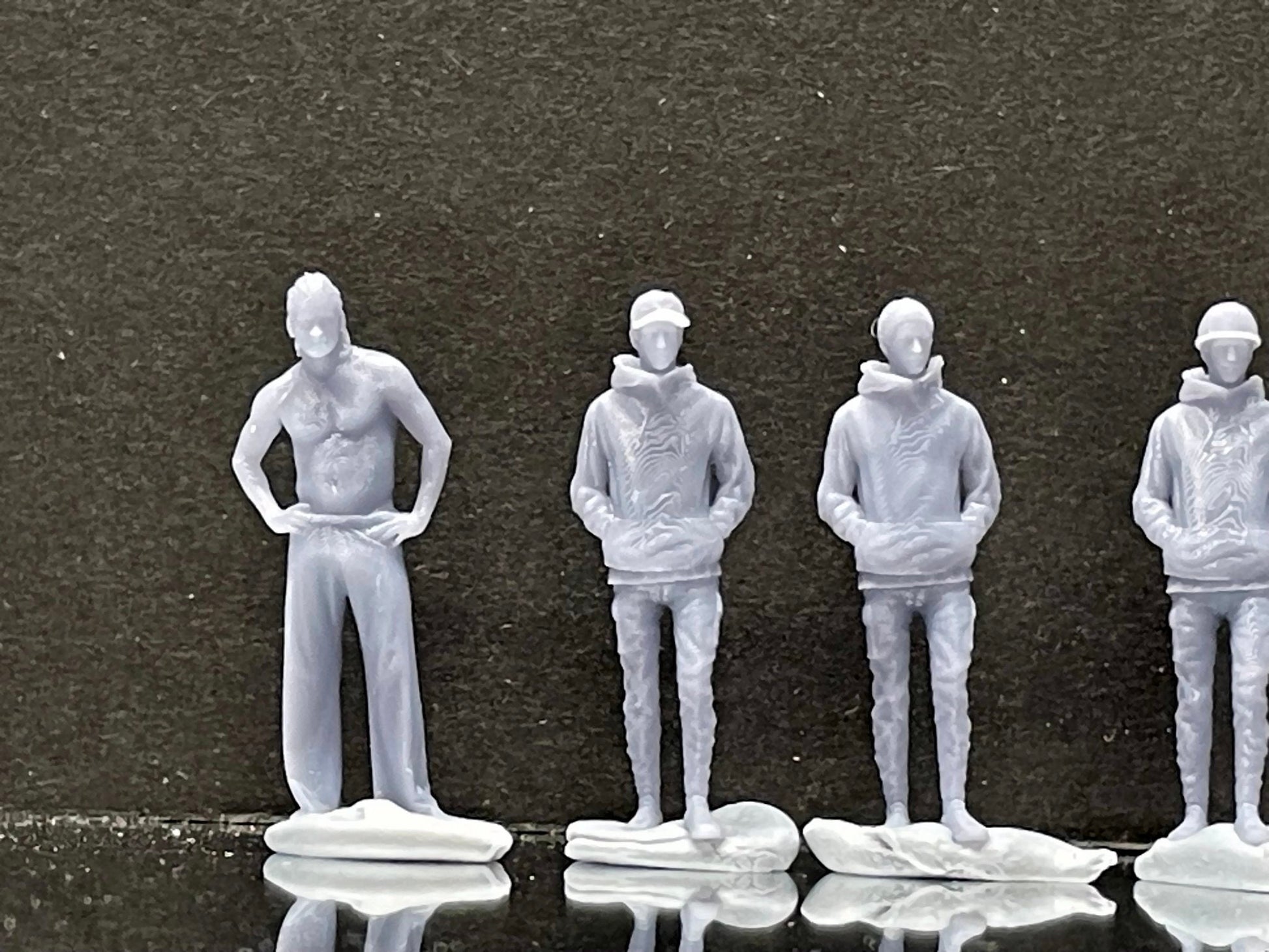 1:64 Miniature Human Figures - Resin / unpainted - great for Dioramas / Hot Wheels - Made in the USA LOT 404 - Miniature 1.10"