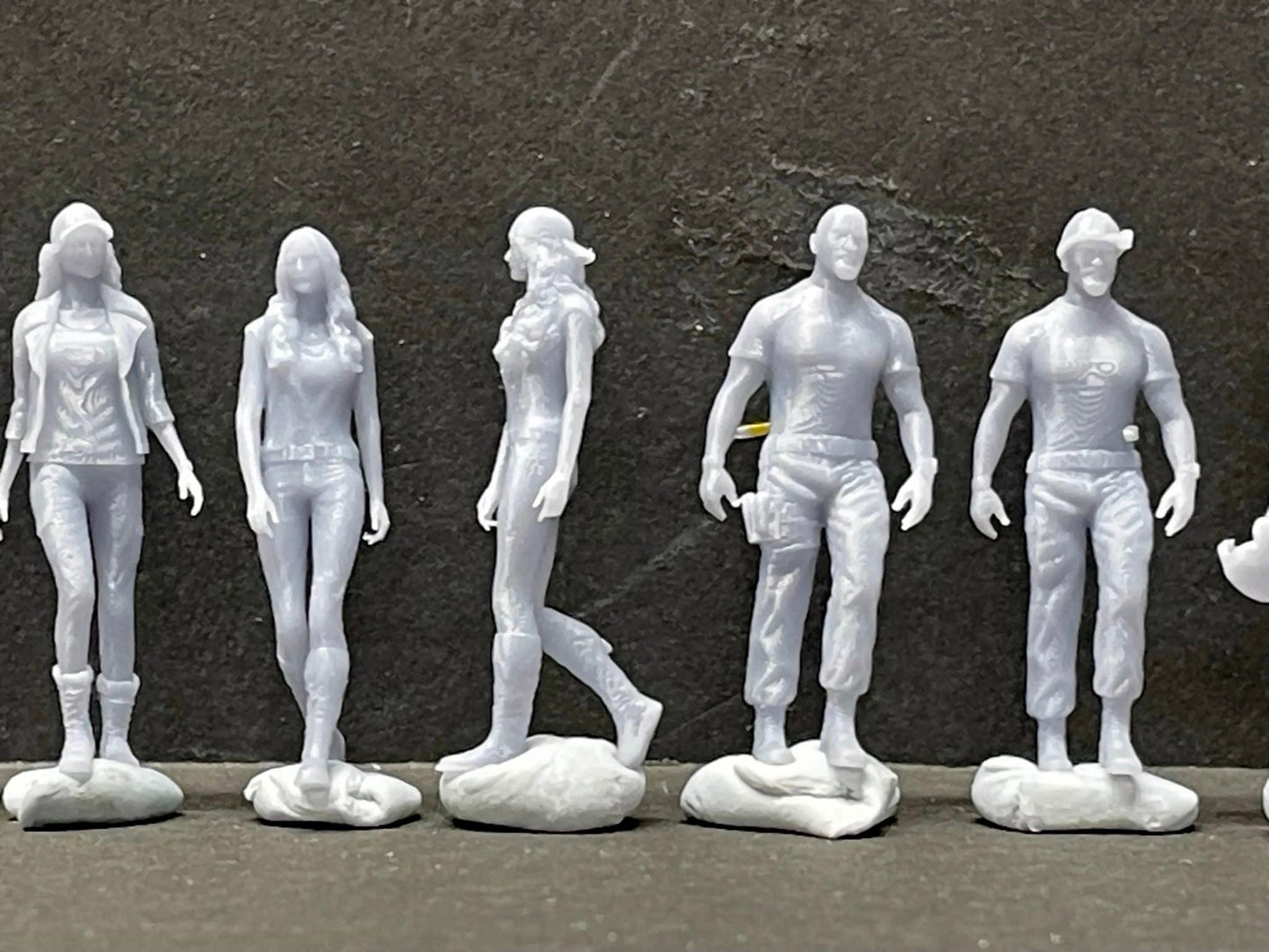 1:64 Miniature Human Figures - Resin / unpainted - great for Dioramas / Hot Wheels - Made in the USA Fast & Furious - Miniature 1.10"