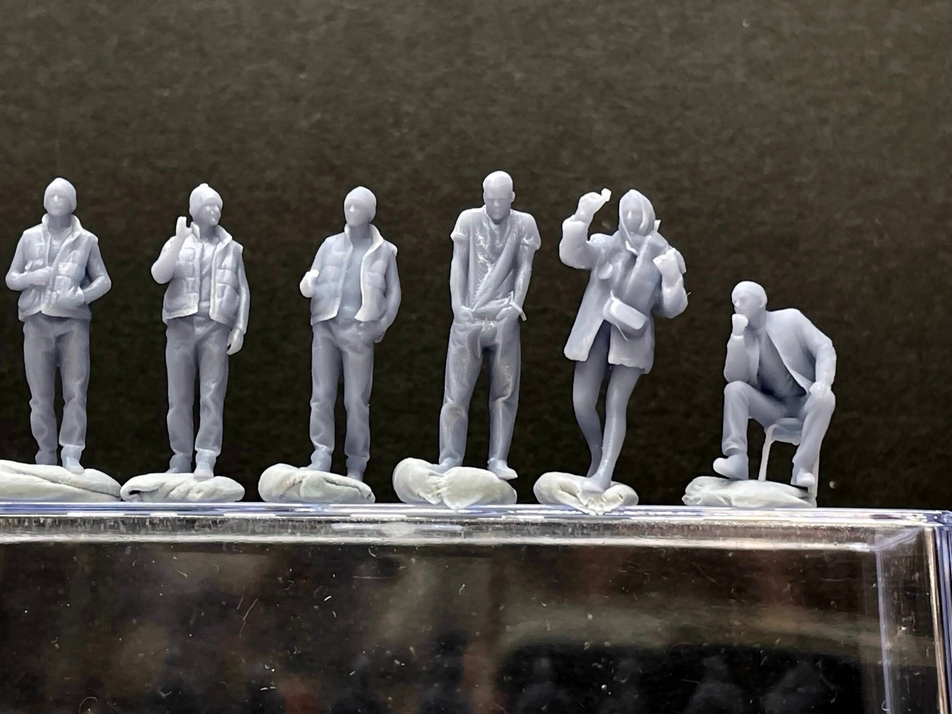 1:64 Miniature Human Figures - Resin / unpainted - great for Dioramas / Hot Wheels - Made in the USA LOT 510 - Miniature 1.10"