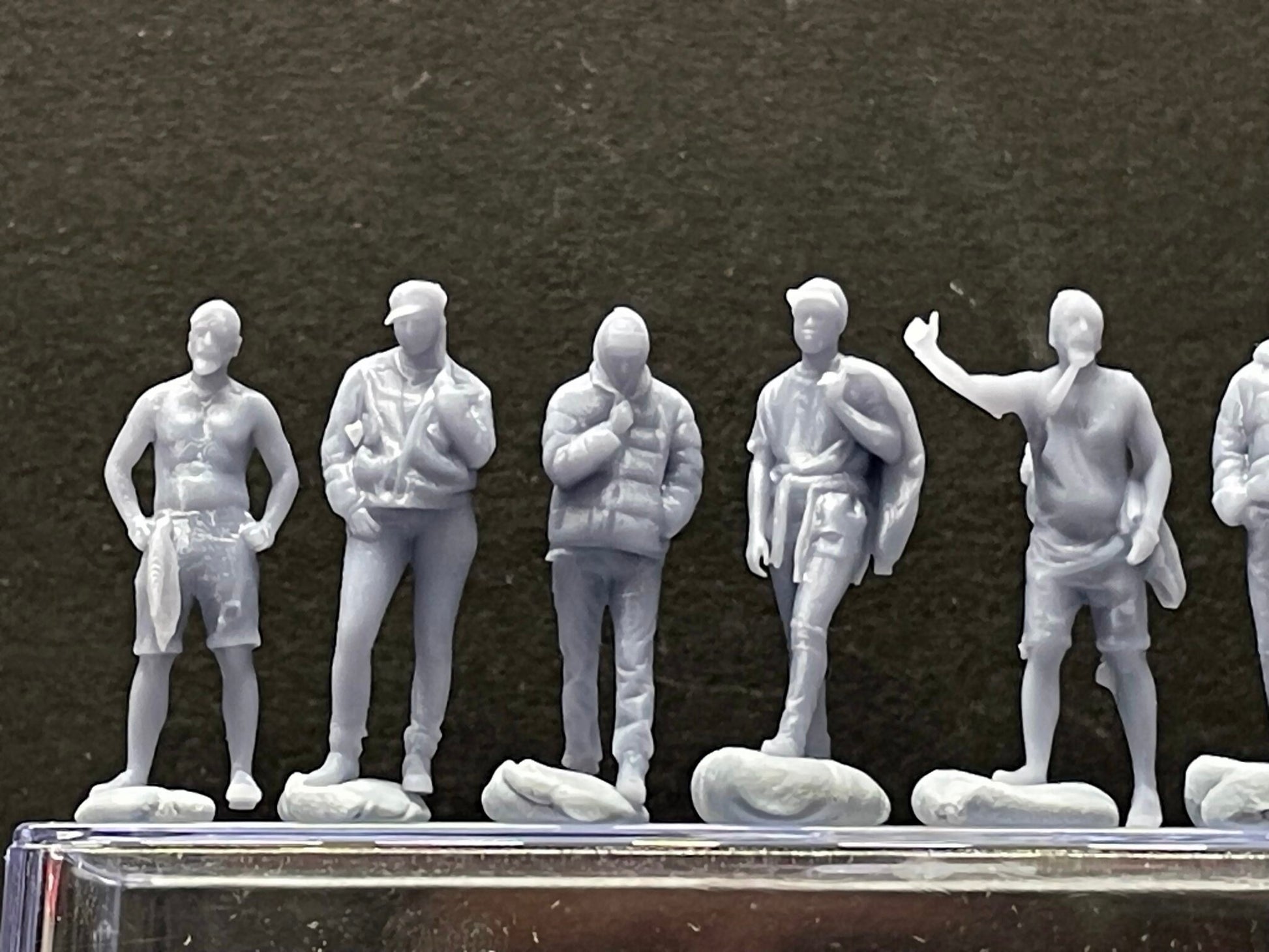 1:64 Miniature Human Figures - Resin / unpainted - great for Dioramas / Hot Wheels - Made in the USA LOT 511 - Miniature 1.10"