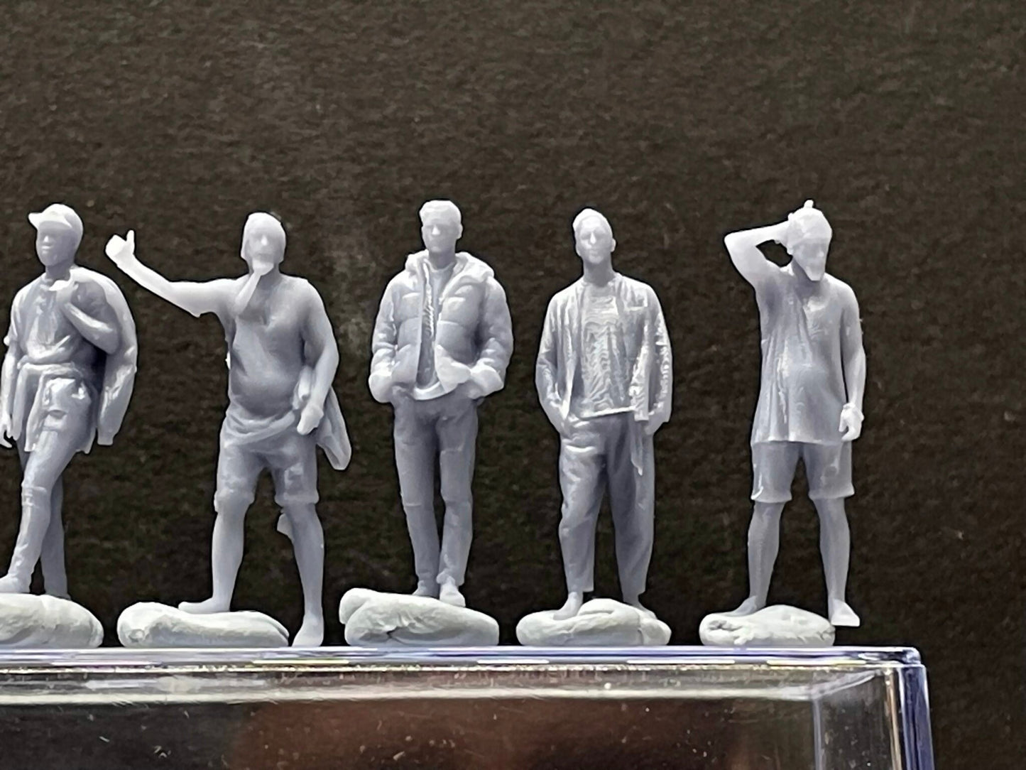 1:64 Miniature Human Figures - Resin / unpainted - great for Dioramas / Hot Wheels - Made in the USA LOT 511 - Miniature 1.10"