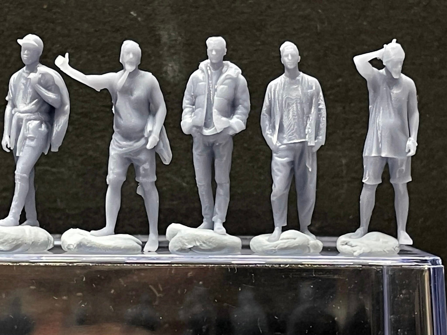 1:64 Miniature Human Figures - Resin / unpainted - great for Dioramas / Hot Wheels - Made in the USA LOT 511 - Miniature 1.10"