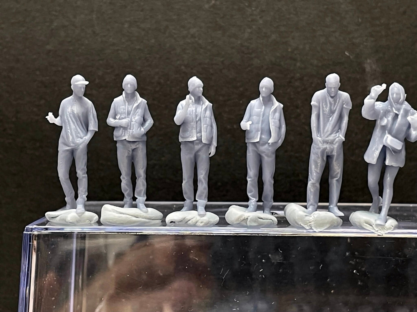 1:64 Miniature Human Figures - Resin / unpainted - great for Dioramas / Hot Wheels - Made in the USA LOT 510 - Miniature 1.10"