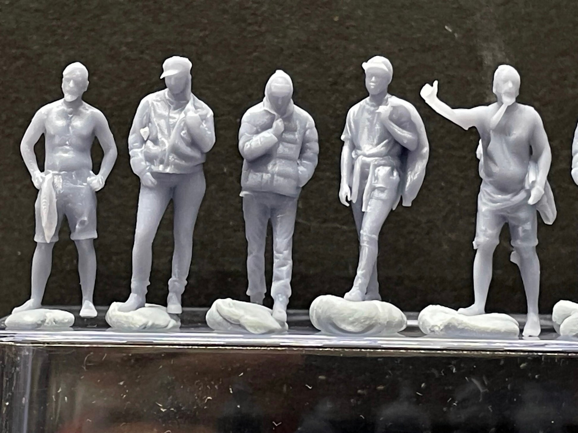 1:64 Miniature Human Figures - Resin / unpainted - great for Dioramas / Hot Wheels - Made in the USA LOT 511 - Miniature 1.10"