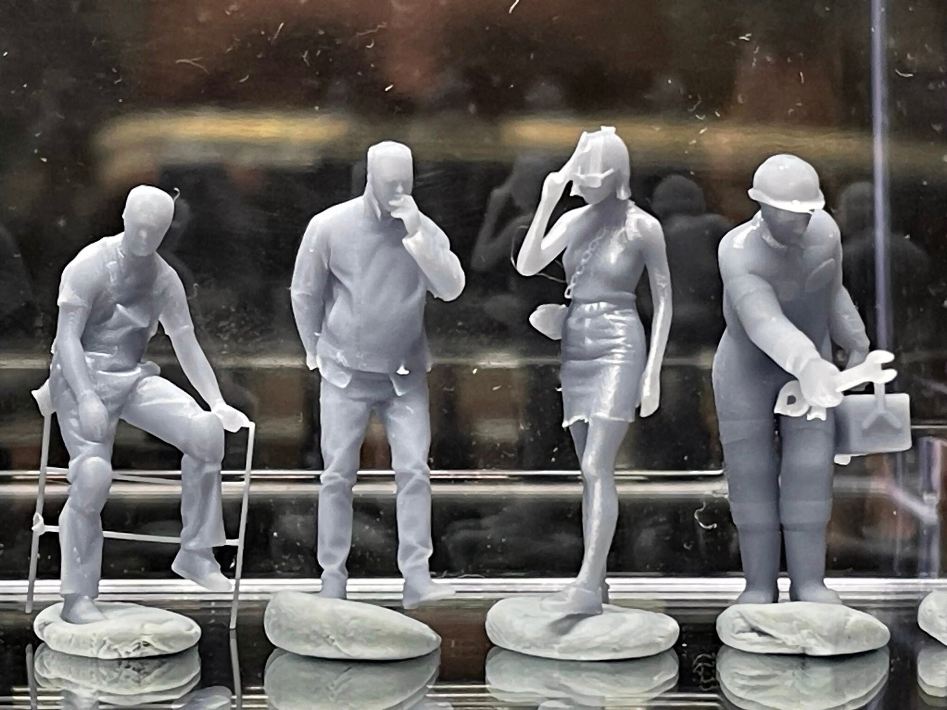 1:64 Miniature Human Figures - Resin / unpainted - great for Dioramas / Hot Wheels - Made in the USA LOT 511 - Miniature 1.10"