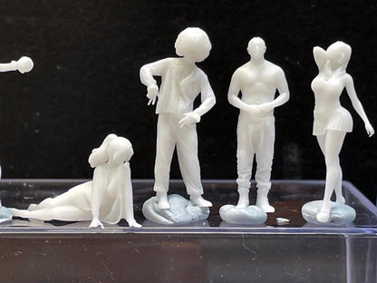 1:64 Miniature Human Figures - Resin / unpainted - great for Dioramas / Hot Wheels - Made in the USA LOT 512 - Miniature 1.10"