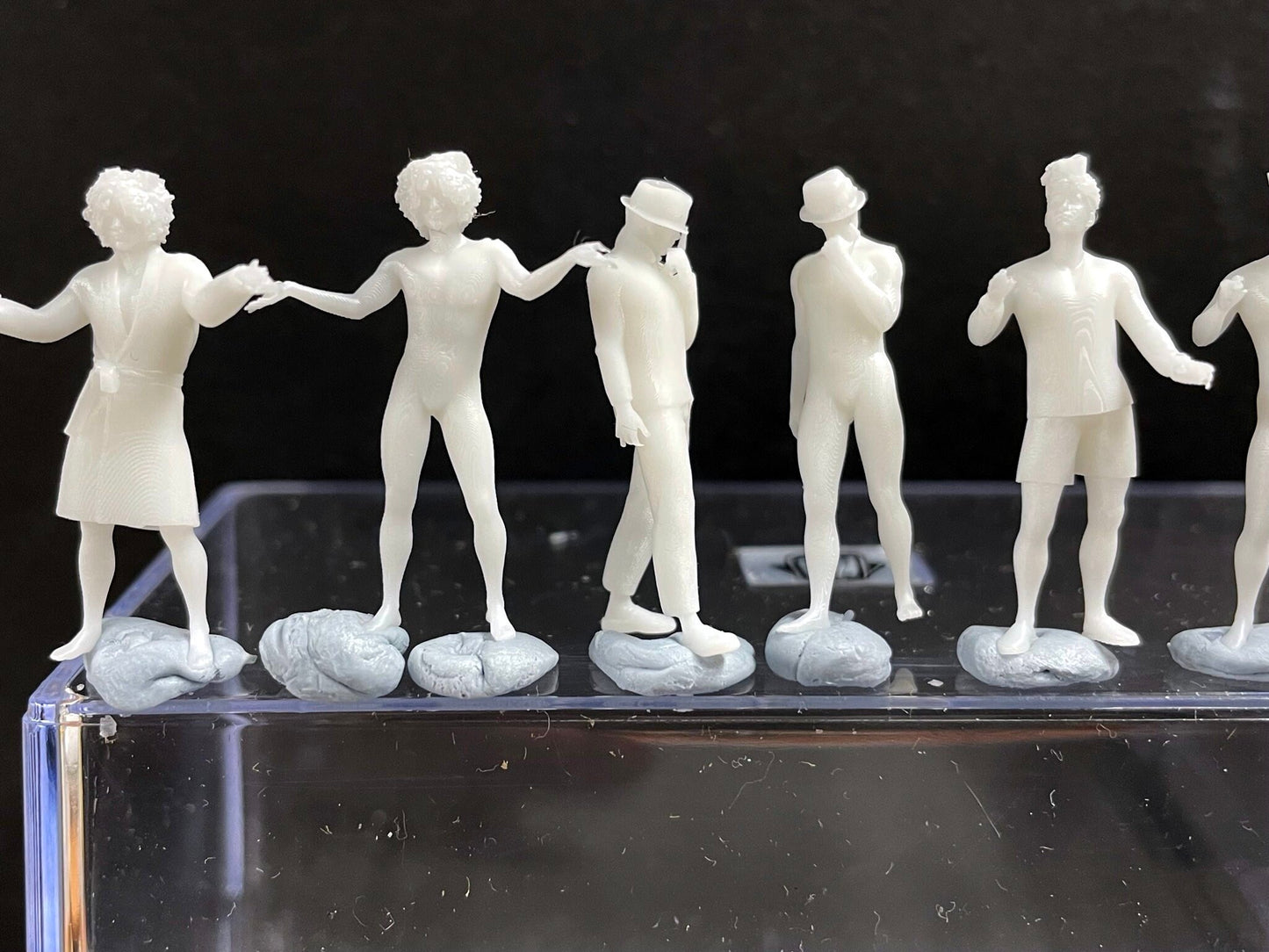 1:64 Miniature Human Figures - Resin / unpainted - great for Dioramas / Hot Wheels - Made in the USA LOT 515 - Miniature 1.10"