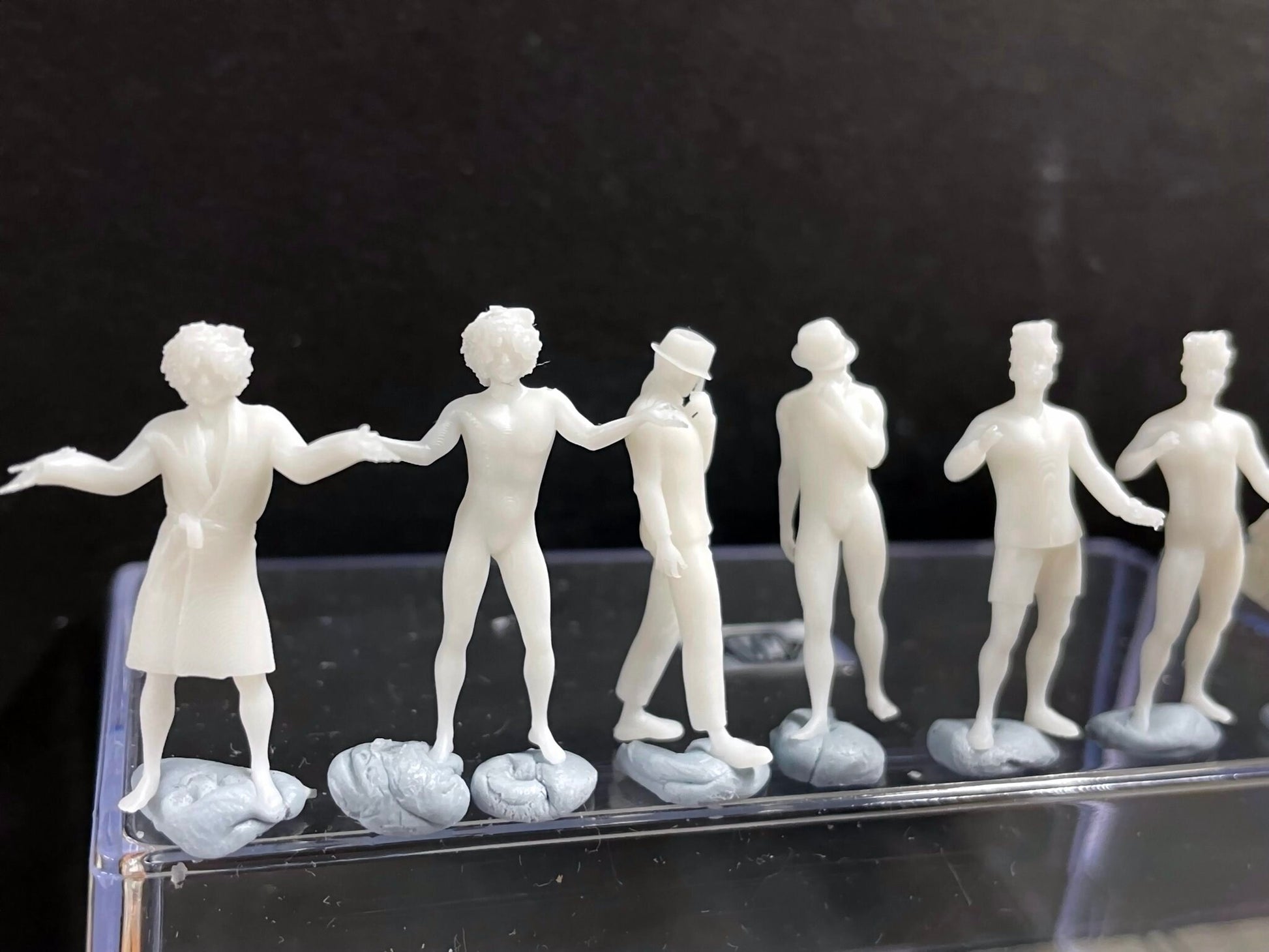 1:64 Miniature Human Figures - Resin / unpainted - great for Dioramas / Hot Wheels - Made in the USA LOT 515 - Miniature 1.10"