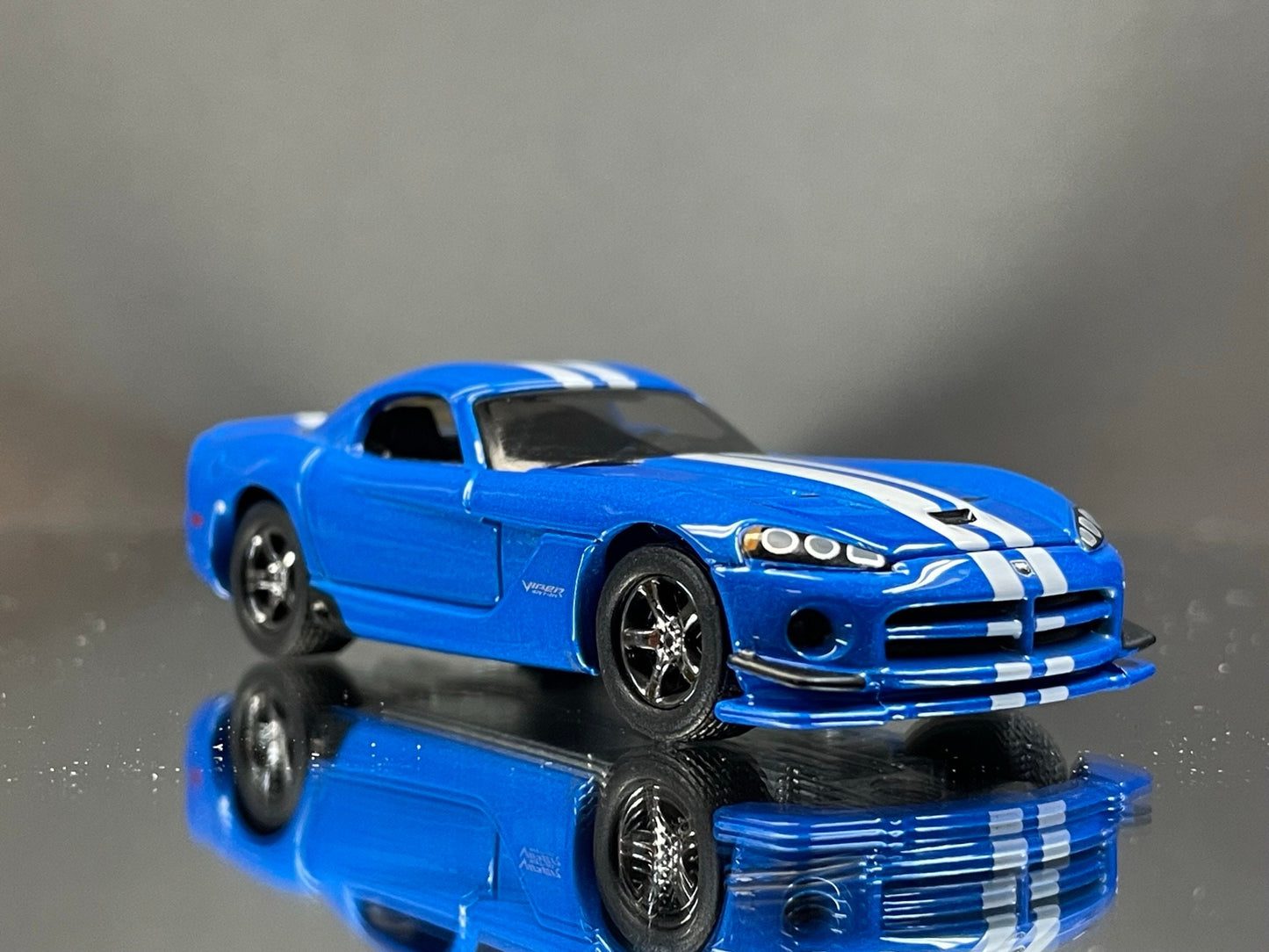 1-64 Scale / S-Scale 2008 Dodge Viper SRT10 in Blue -Great For Dioramas & Diecast Photography