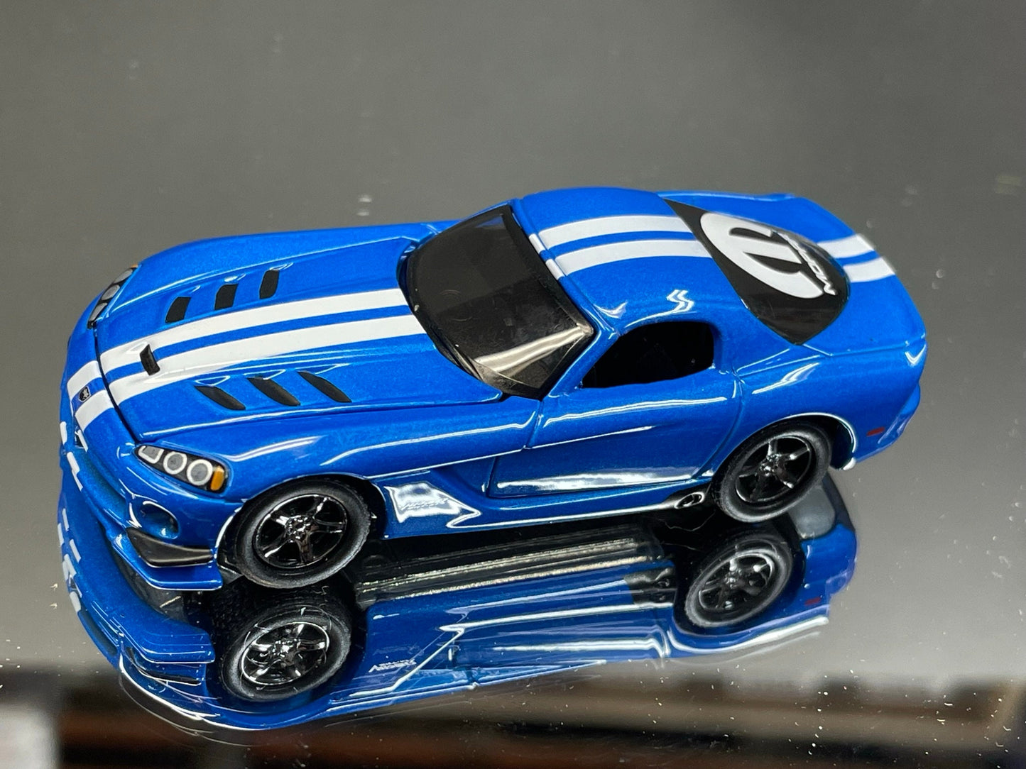 1-64 Scale / S-Scale 2008 Dodge Viper SRT10 in Blue -Great For Dioramas & Diecast Photography