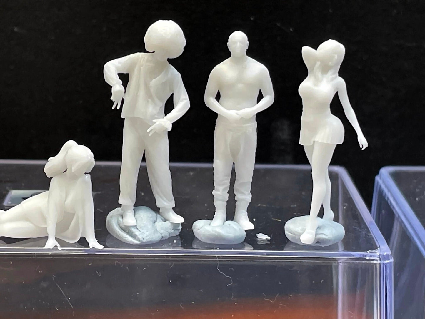 1:64 Miniature Human Figures - Resin / unpainted - great for Dioramas / Hot Wheels - Made in the USA LOT 512 - Miniature 1.10"