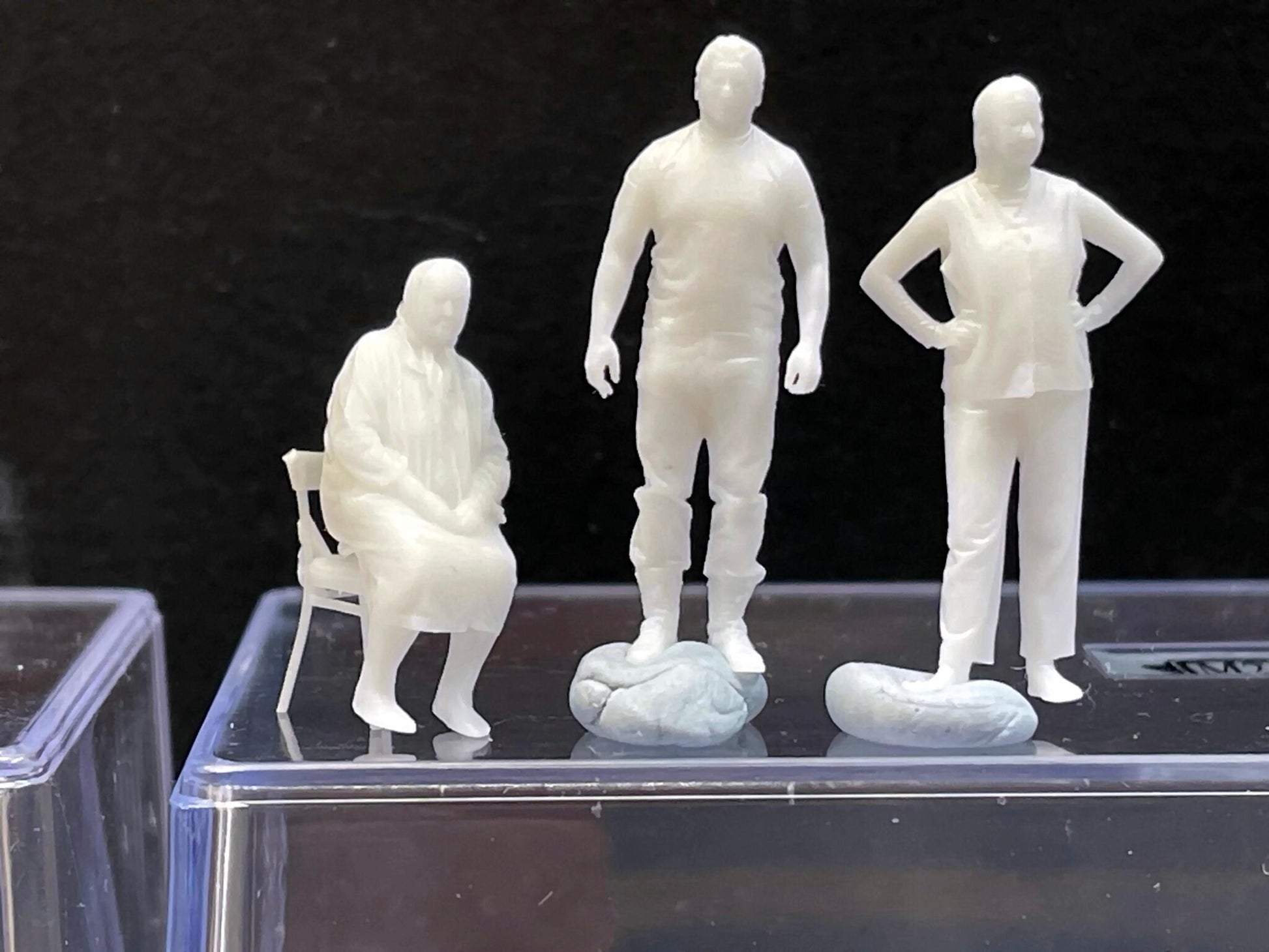 1:64 Miniature Human Figures - Resin / unpainted - great for Dioramas / Hot Wheels - Made in the USA LOT 512 - Miniature 1.10"