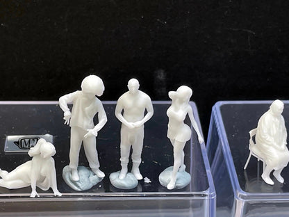 1:64 Miniature Human Figures - Resin / unpainted - great for Dioramas / Hot Wheels - Made in the USA LOT 512 - Miniature 1.10"