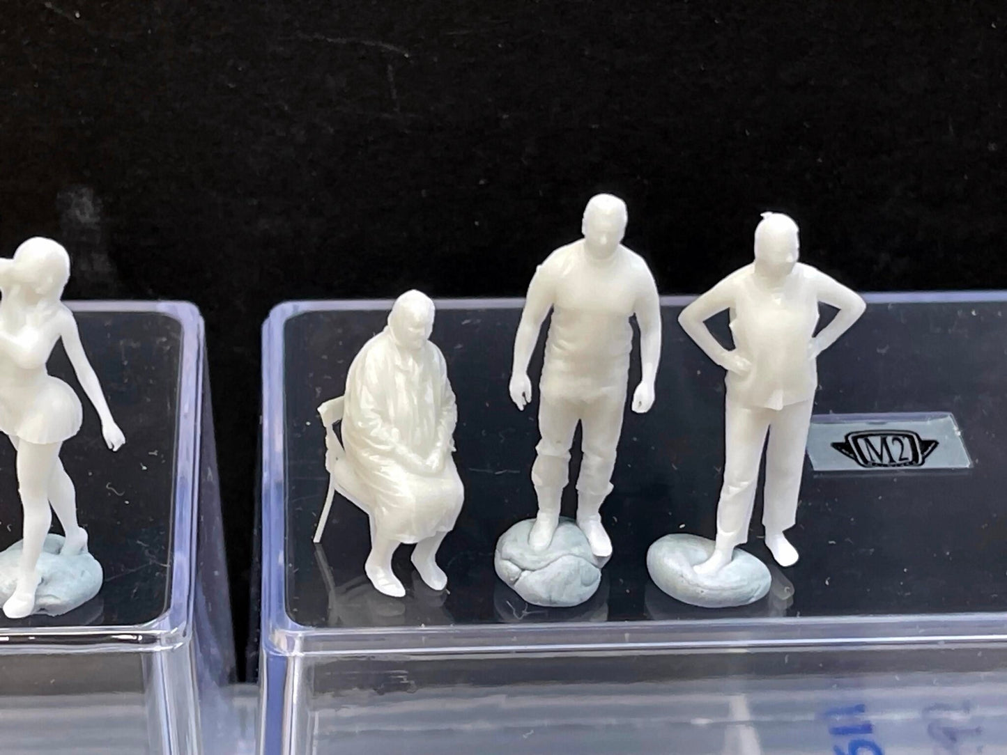 1:64 Miniature Human Figures - Resin / unpainted - great for Dioramas / Hot Wheels - Made in the USA LOT 512 - Miniature 1.10"