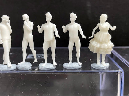 1:64 Miniature Human Figures - Resin / unpainted - great for Dioramas / Hot Wheels - Made in the USA LOT 515 - Miniature 1.10"