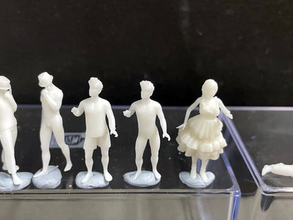 1:64 Miniature Human Figures - Resin / unpainted - great for Dioramas / Hot Wheels - Made in the USA LOT 515 - Miniature 1.10"