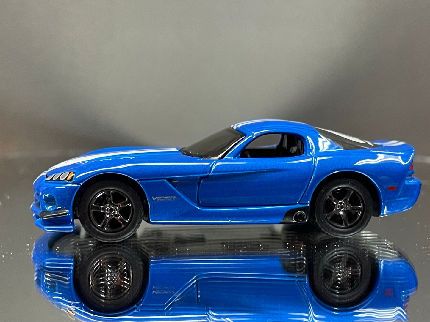 1-64 Scale / S-Scale 2008 Dodge Viper SRT10 in Blue -Great For Dioramas & Diecast Photography