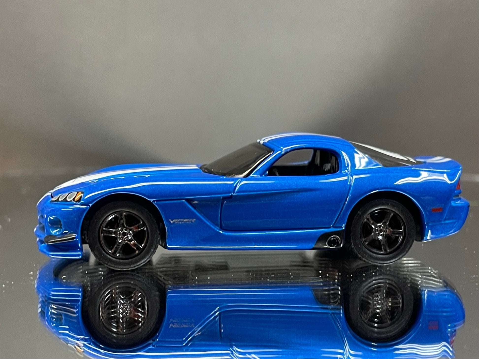 1-64 Scale / S-Scale 2008 Dodge Viper SRT10 in Blue -Great For Dioramas & Diecast Photography