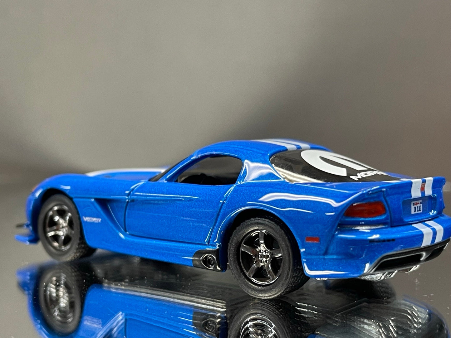 1-64 Scale / S-Scale 2008 Dodge Viper SRT10 in Blue -Great For Dioramas & Diecast Photography