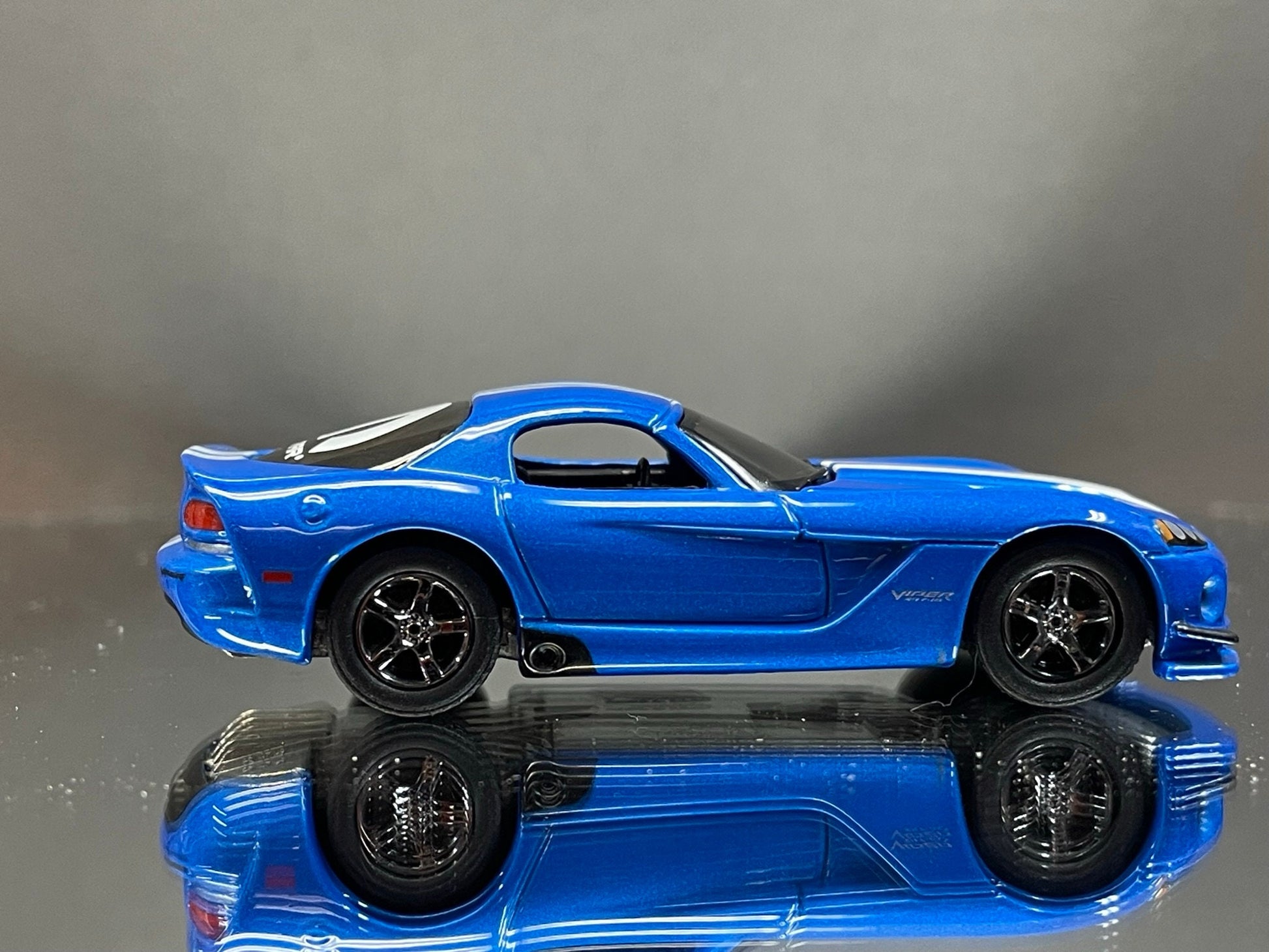 1-64 Scale / S-Scale 2008 Dodge Viper SRT10 in Blue -Great For Dioramas & Diecast Photography