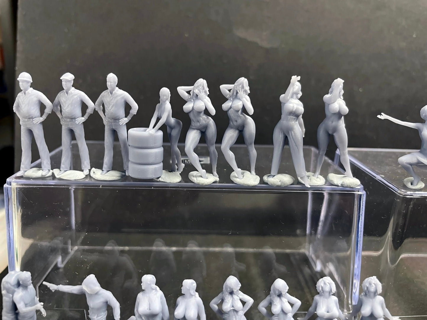 1:64 Miniature Human Figures - Resin / unpainted - great for Dioramas / Hot Wheels - Made in the USA LOT 407-8 - Miniature 1.10"