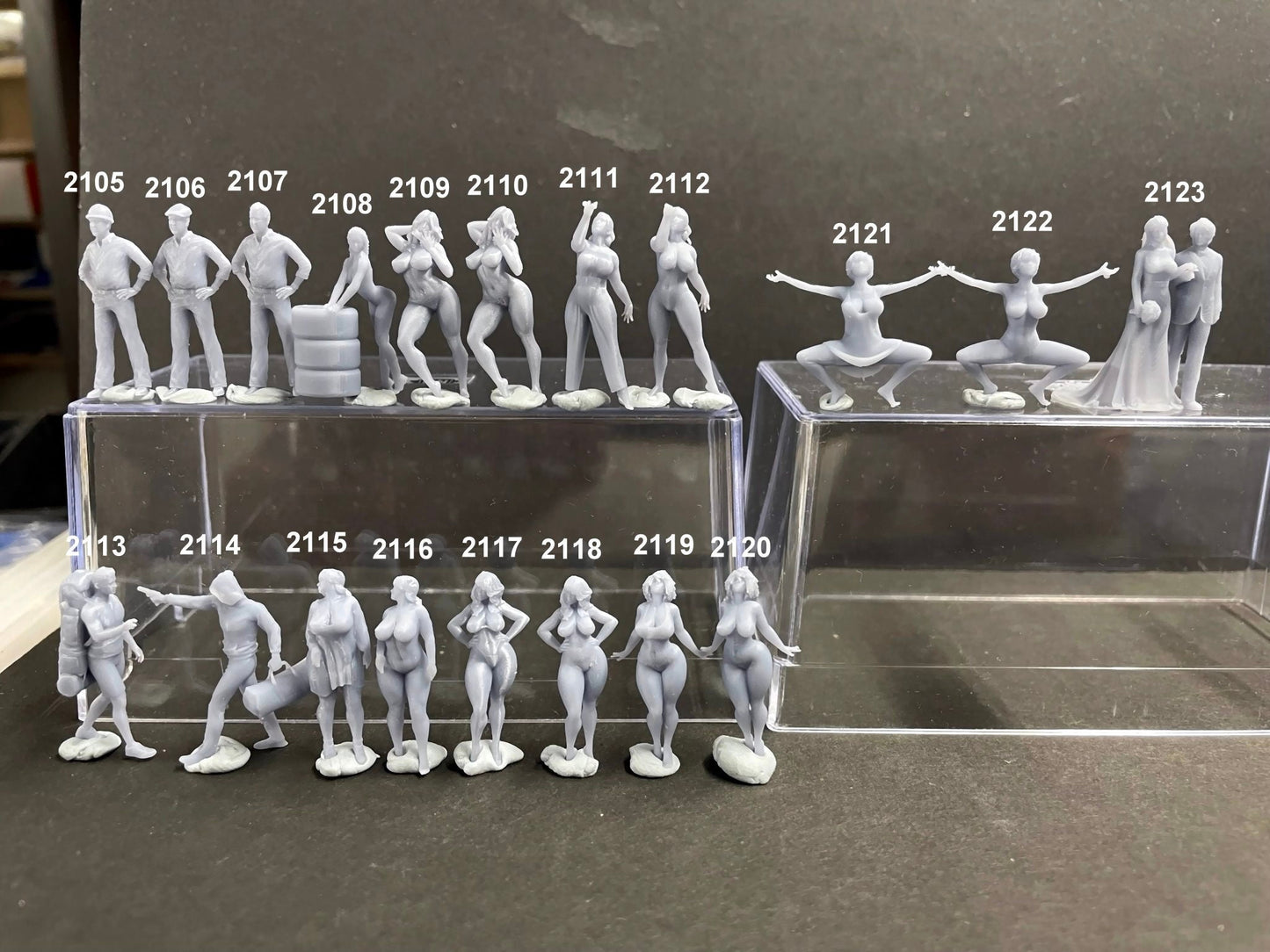 1:64 Miniature Human Figures - Resin / unpainted - great for Dioramas / Hot Wheels - Made in the USA LOT 407-8 - Miniature 1.10"