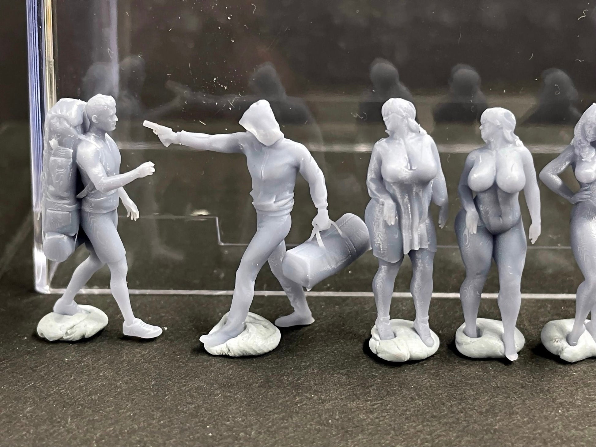 1:64 Miniature Human Figures - Resin / unpainted - great for Dioramas / Hot Wheels - Made in the USA LOT 407-8 - Miniature 1.10"